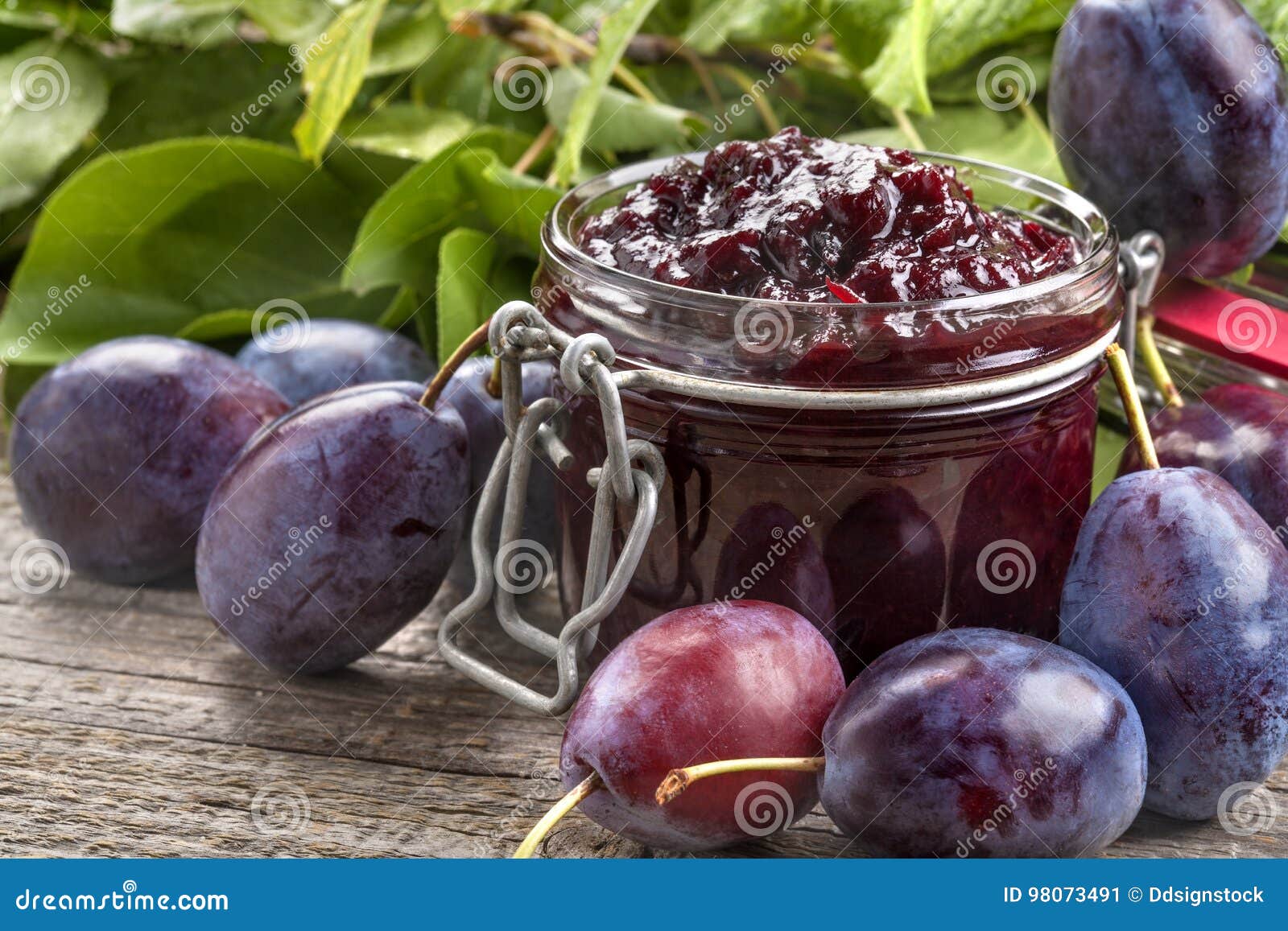 Jam Van Pruimen Wordt Gemaakt Die Stock Afbeelding Image of ingeblikt