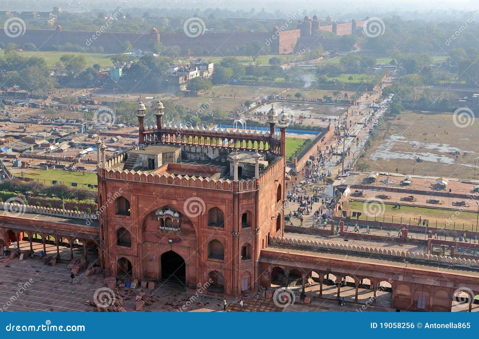 jama masjid and red fort at delhi