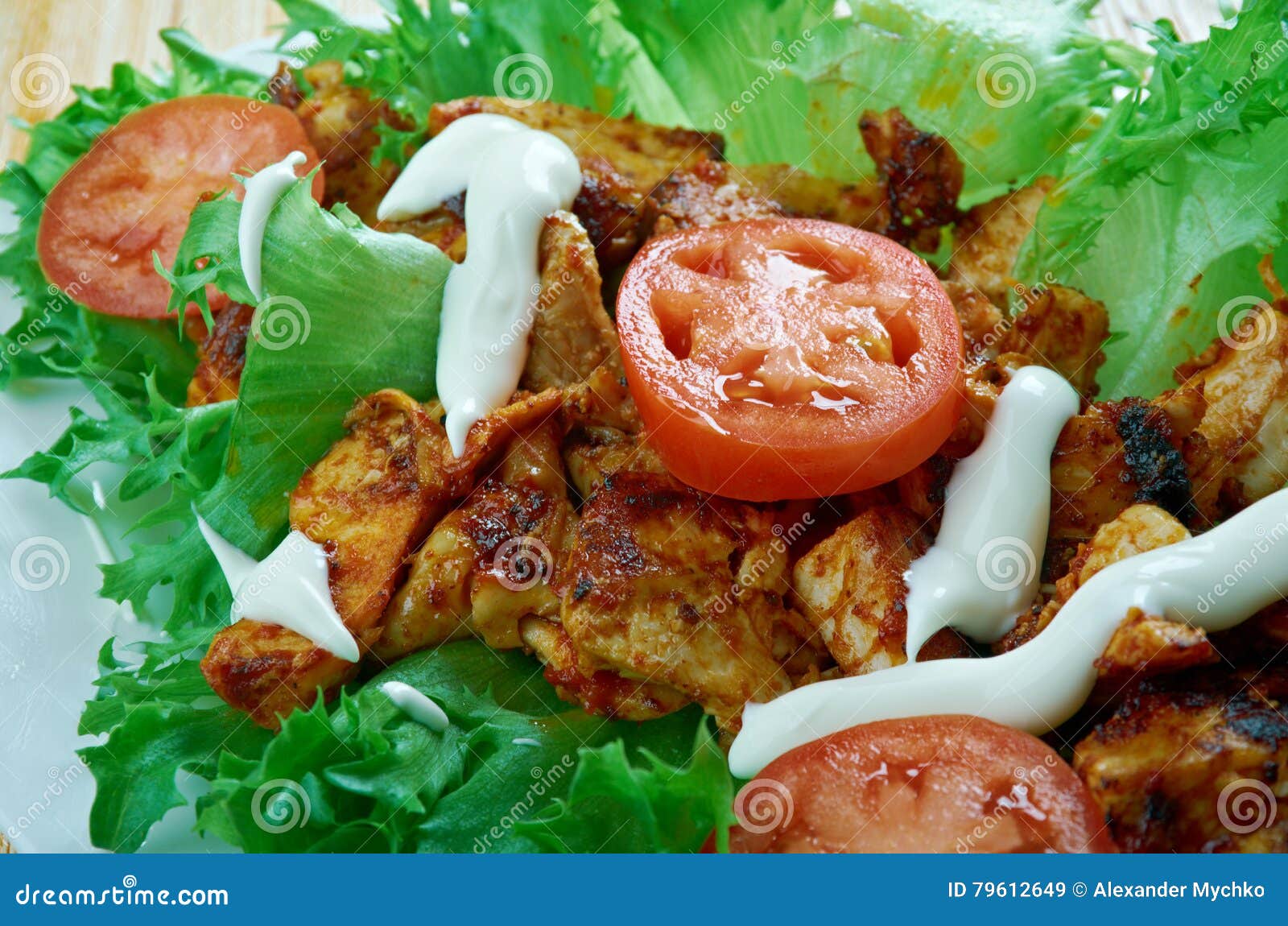 Jamaikanisches Ruck-Huhn. Jamaikanische Ruck-Hühnerkopfsalat-Verpackungen Karibisches Lebensmittel