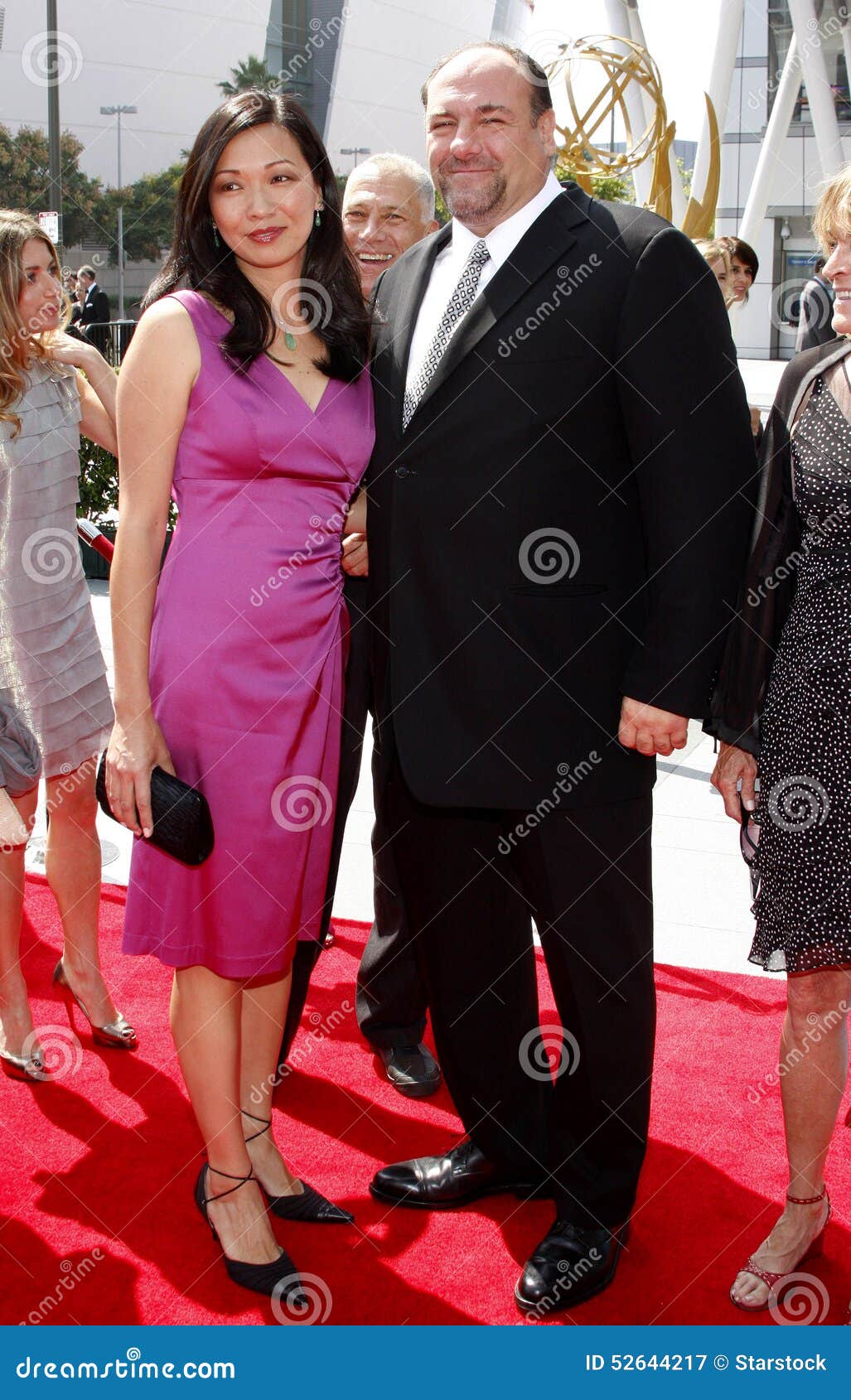 James Gandolfini och Deborah Lin på de 2008 idérika konsterna Emmy Awards rymde på Nokia L A Bo i Los Angeles på September 13, 2008