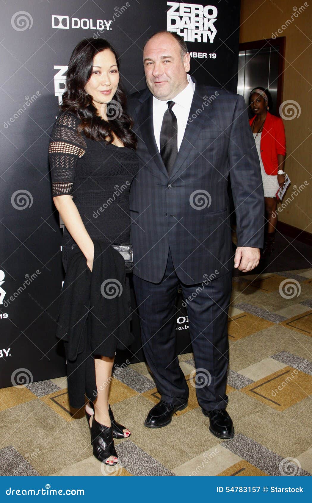 James Gandolfini och Deborah Lin. Deborah Lin och James Gandolfini på den Los Angeles premiären av 'nollmörker trettio' rymde på Dolbyteatern i Hollywood på December 10, 2012