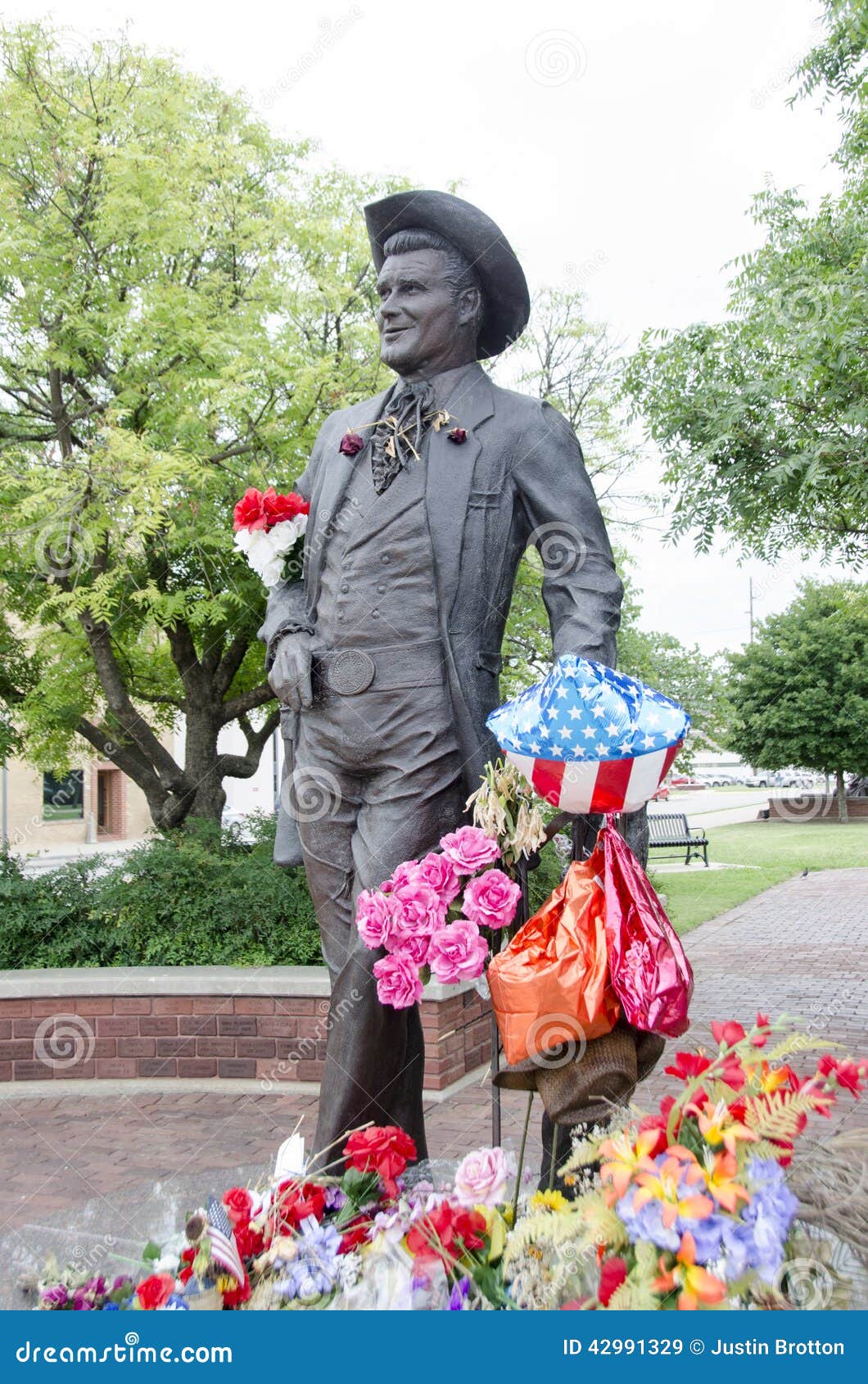 James Garner Statue immagine stock editoriale. Immagine di infornare 42991329