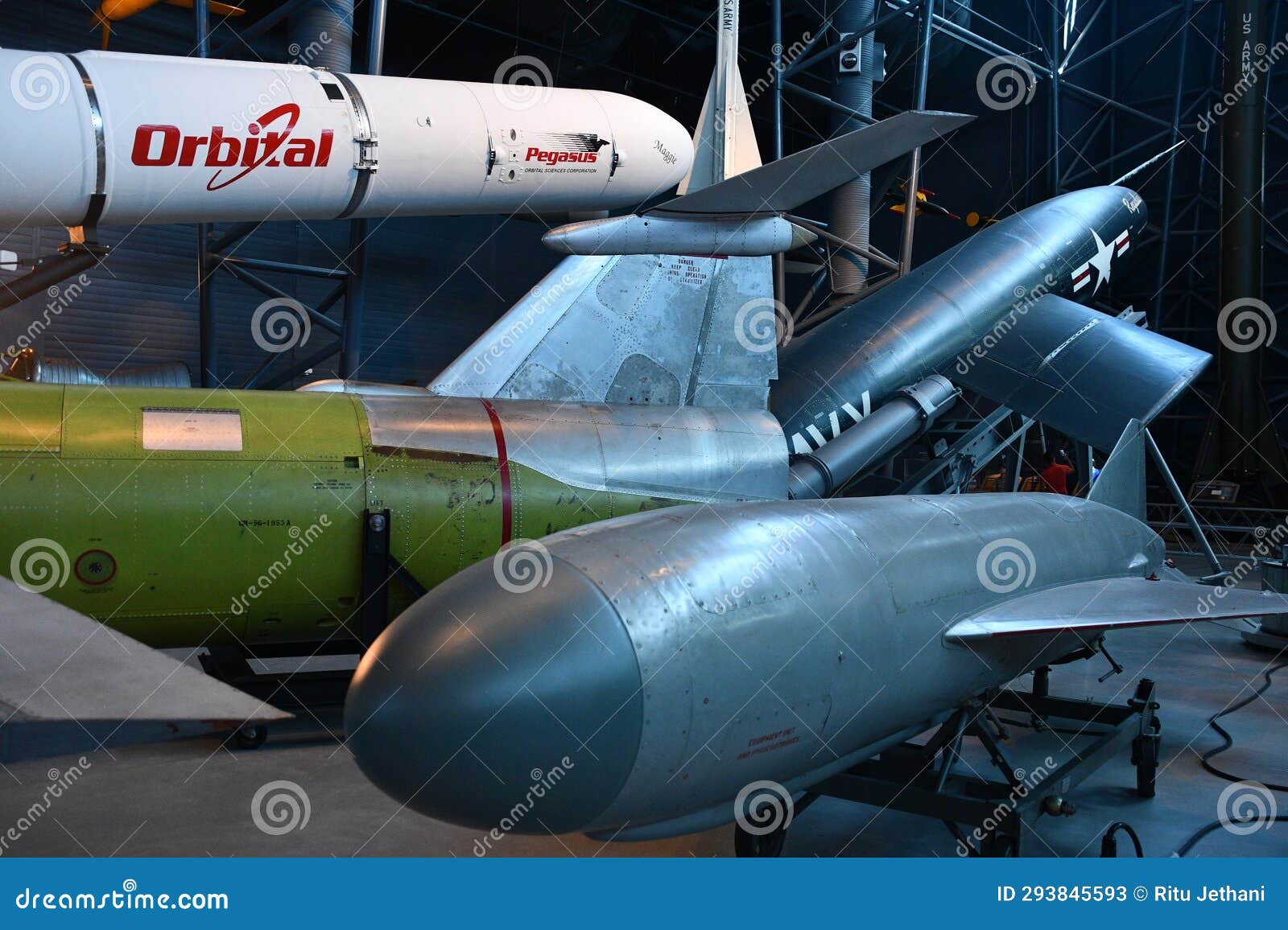 https://thumbs.dreamstime.com/z/james-s-mcdonnell-space-hangar-steven-f-udvar-hazy-center-part-smithsonian-air-museum-chantilly-virginia-exhibits-293845593.jpg