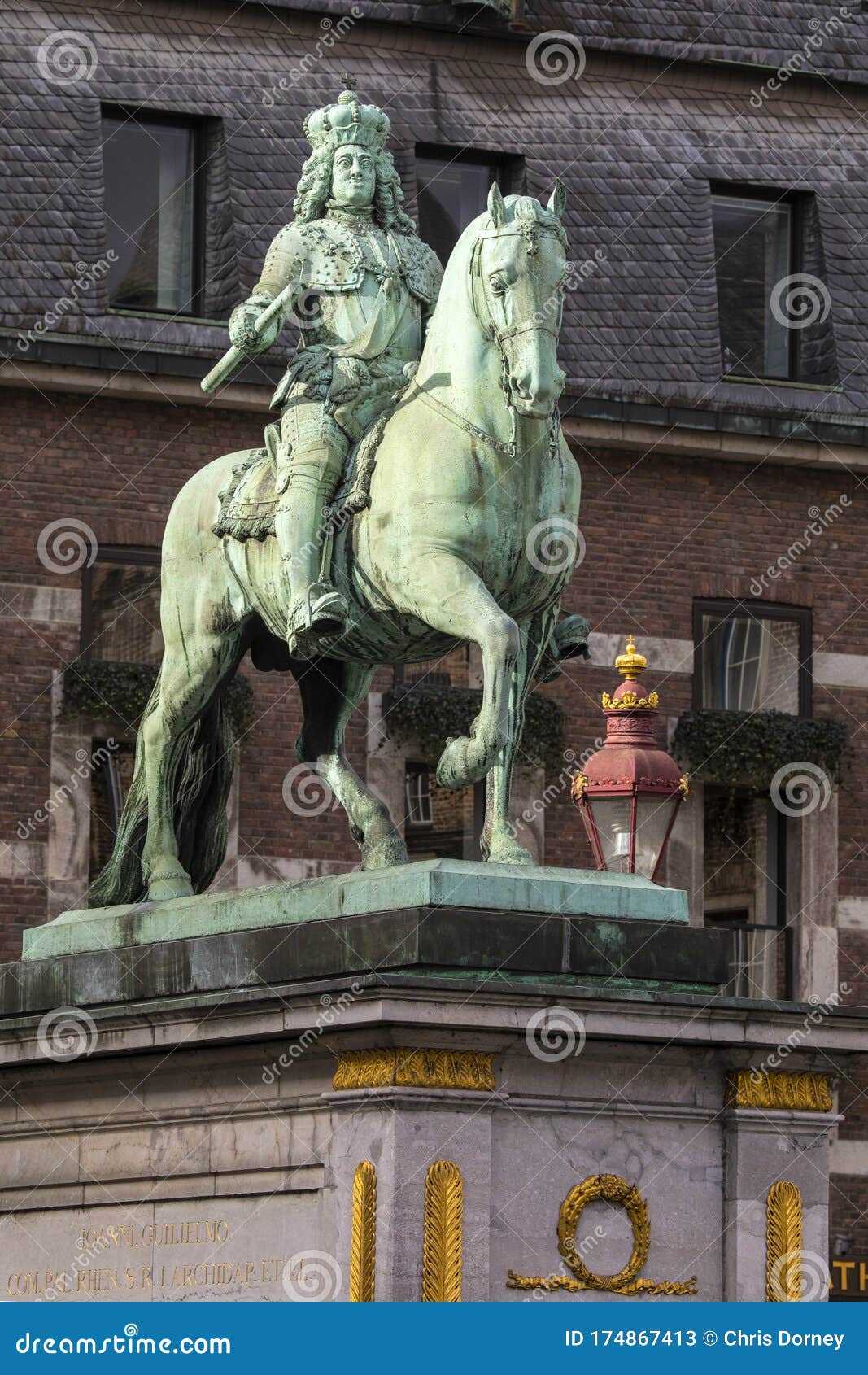 jan wellem monument in dusseldorf