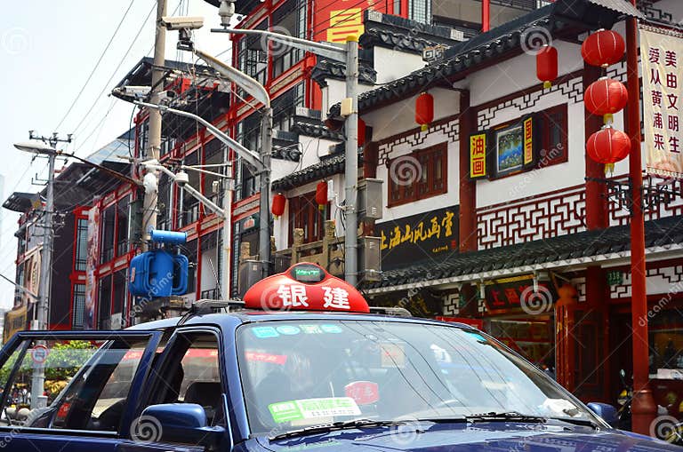 7. Januar 2017 SHANGHAI, CHINA Shops Umgeben Den YuGarten in Der