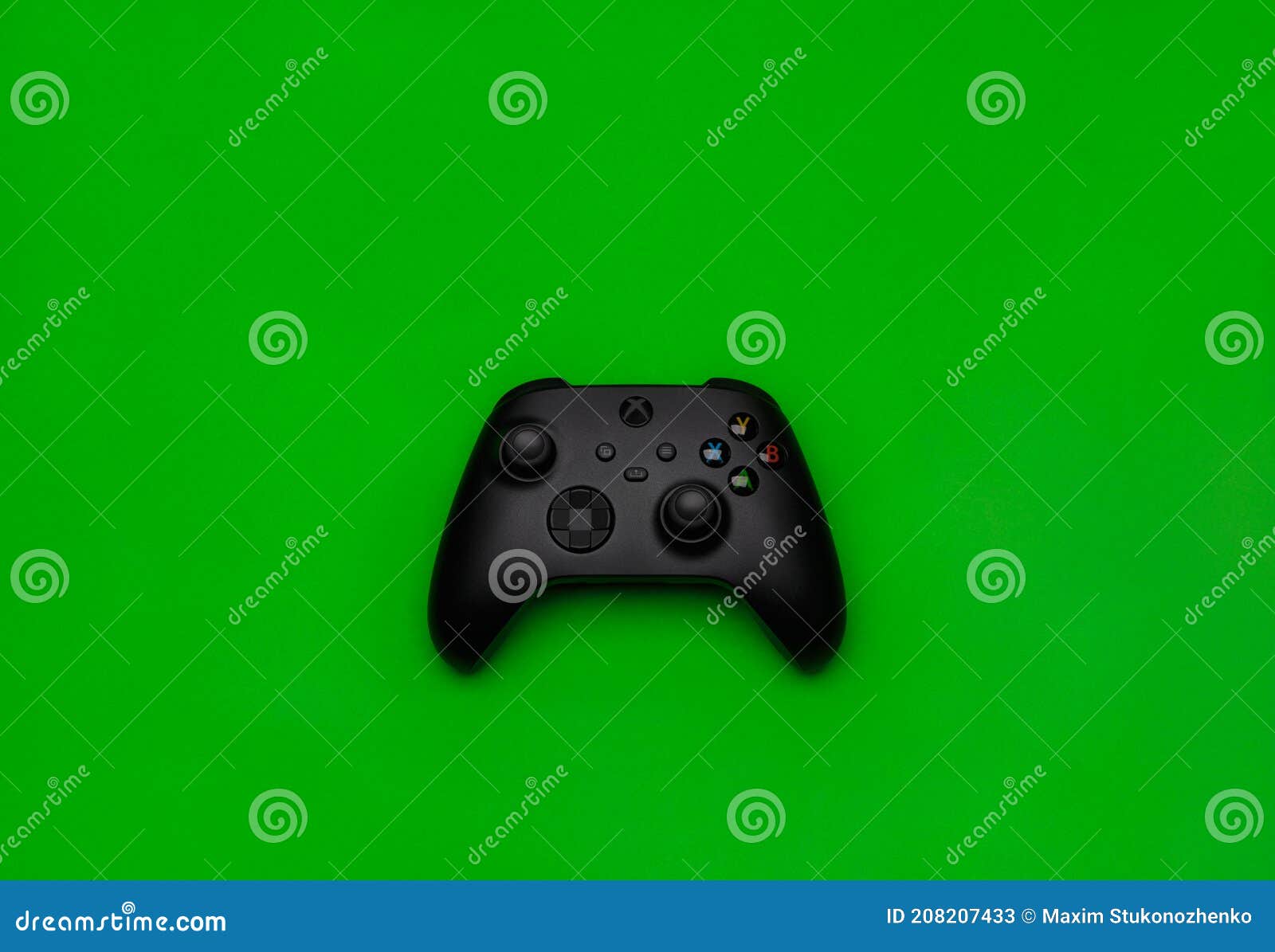 Chụp lại Xbox Wireless đen, hình ảnh đầy bắt mắt và đầy sức hút này sẽ khiến bạn không thể rời mắt. Hãy đặt ngay trên bàn làm việc của bạn để tận hưởng cảm giác chơi game tuyệt vời.
