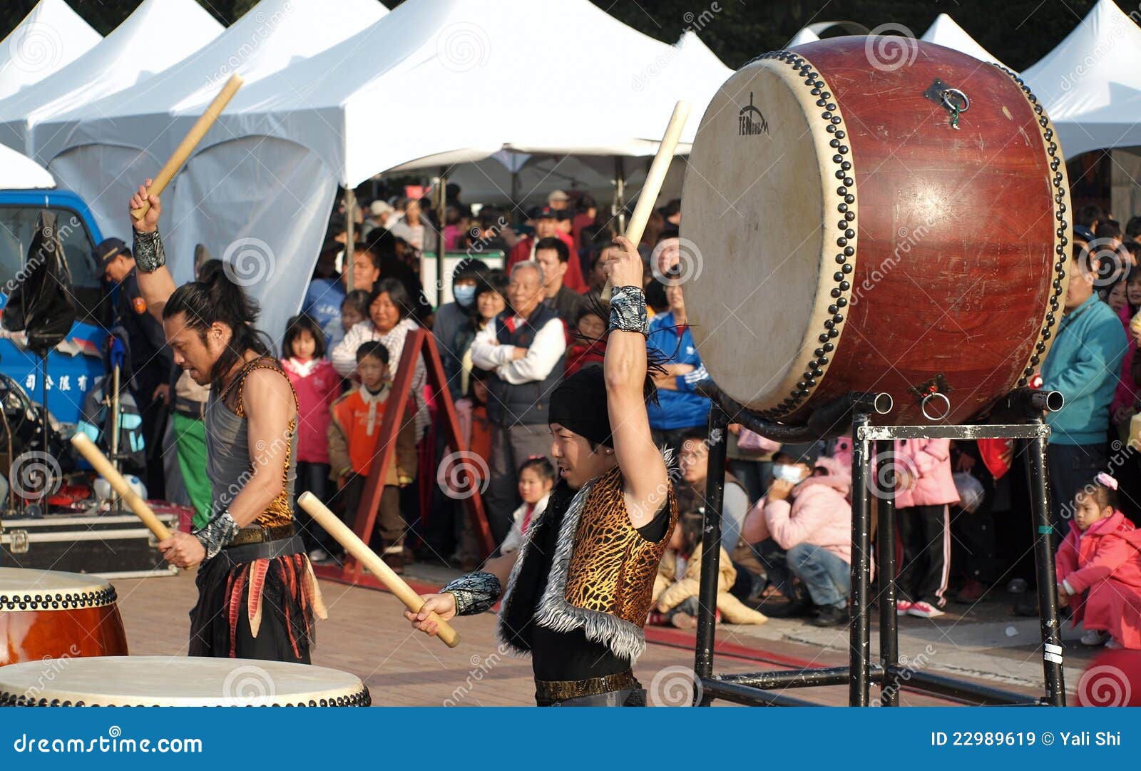 Japanese Drummers Perform editorial stock image. Image of taiwan 22989619