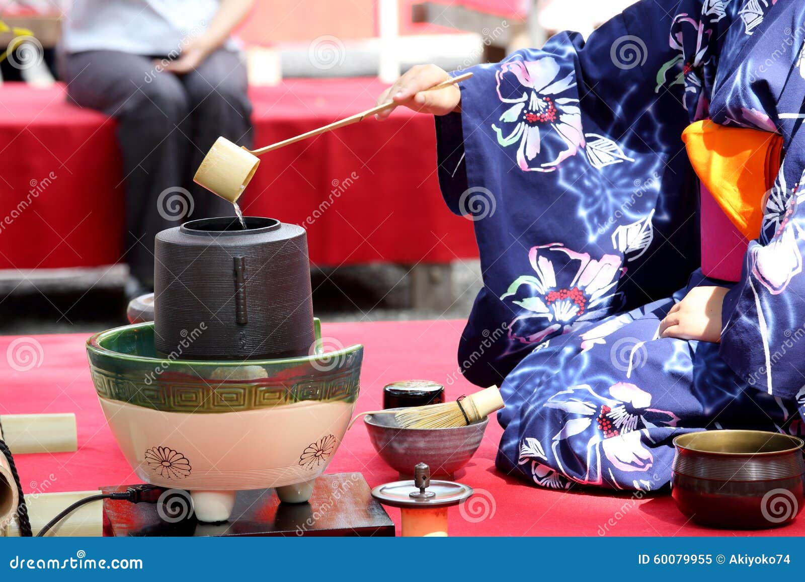 Чайная церемония в японском саду. Чайная церемония в Японии. Китайская чайная церемония. Японский сад чайной церемонии. Церемония чаепития в Японии.