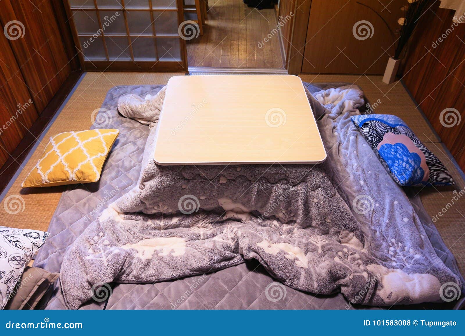 Japanese Room Stock Photo - Download Image Now - Kotatsu, Architecture,  Ashtray - iStock