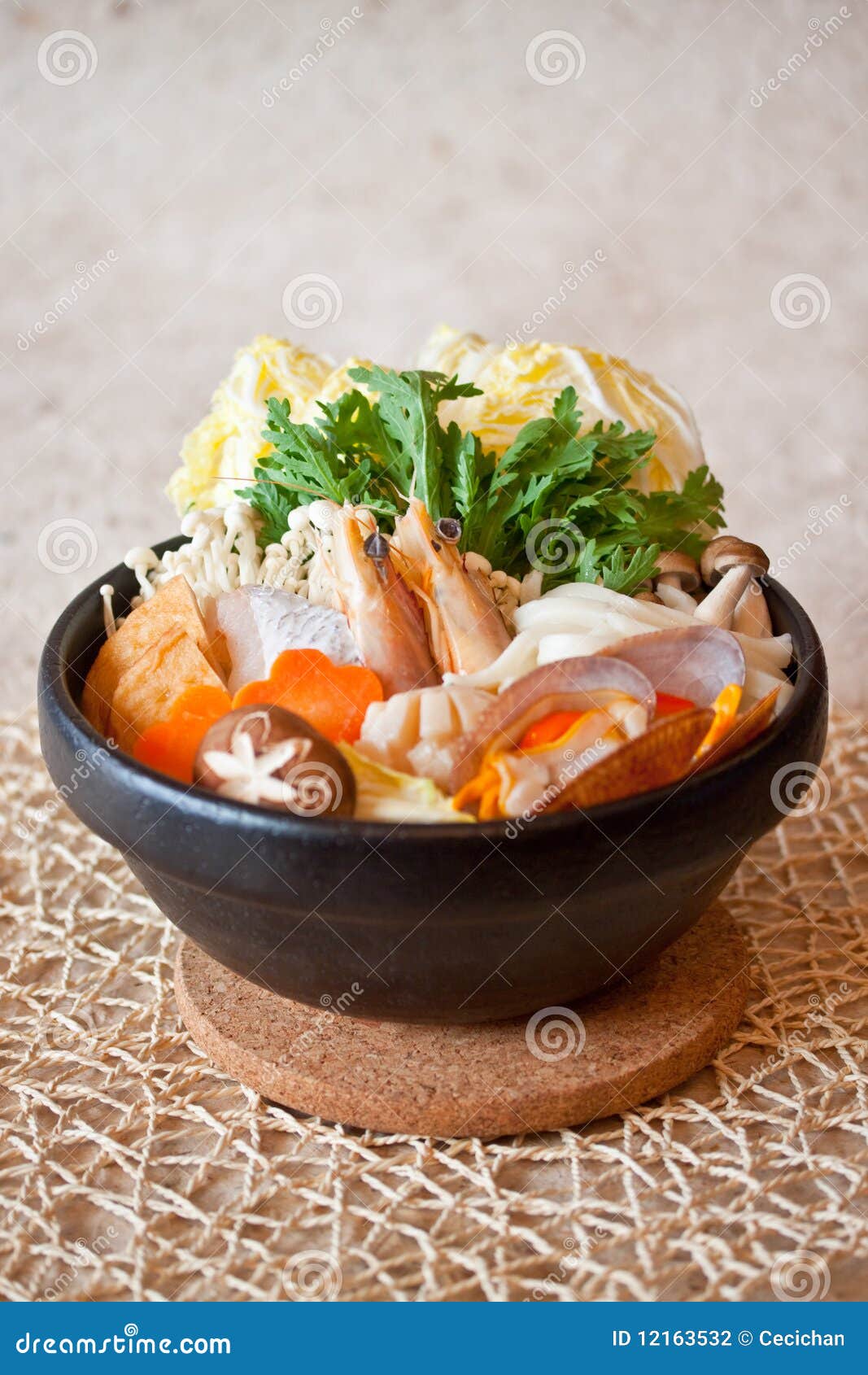 https://thumbs.dreamstime.com/z/japanese-seafood-hot-pot-12163532.jpg