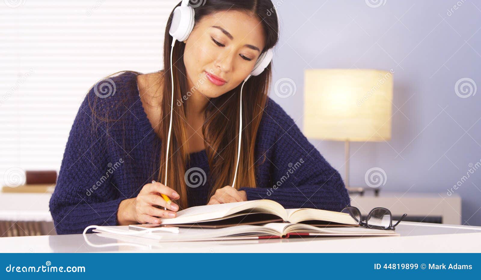 does listening to music while doing homework help