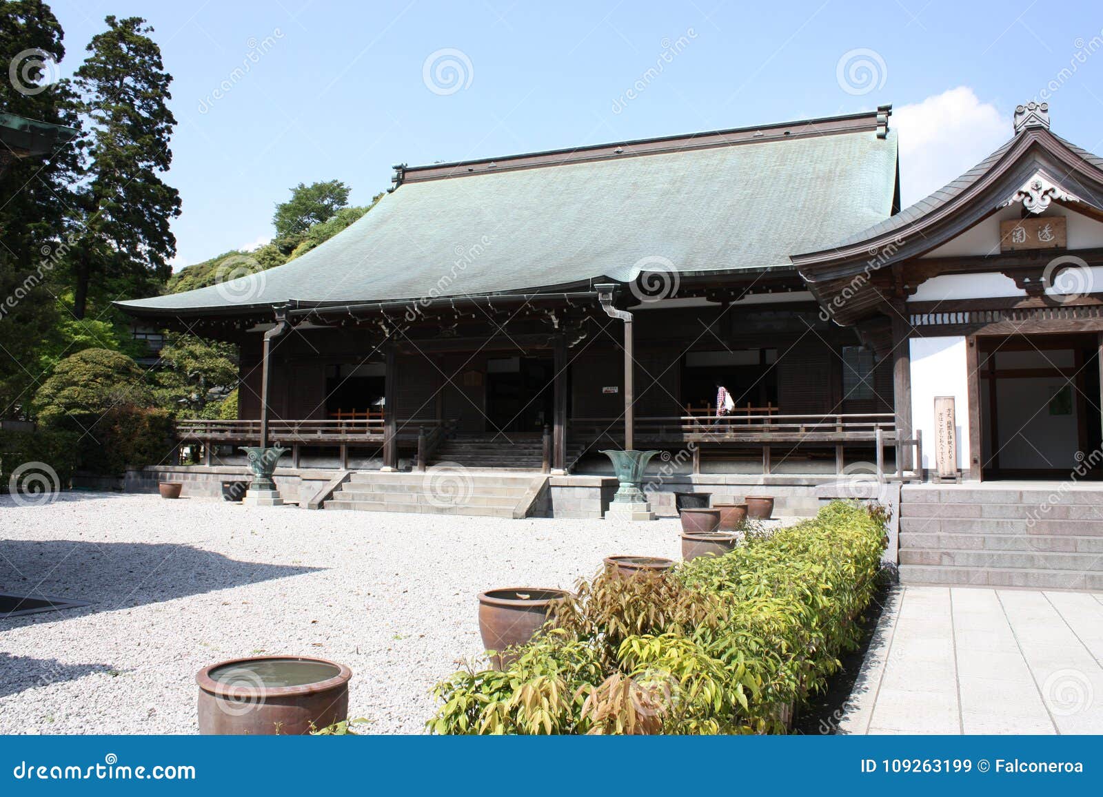 japanesse ancient wooden temple