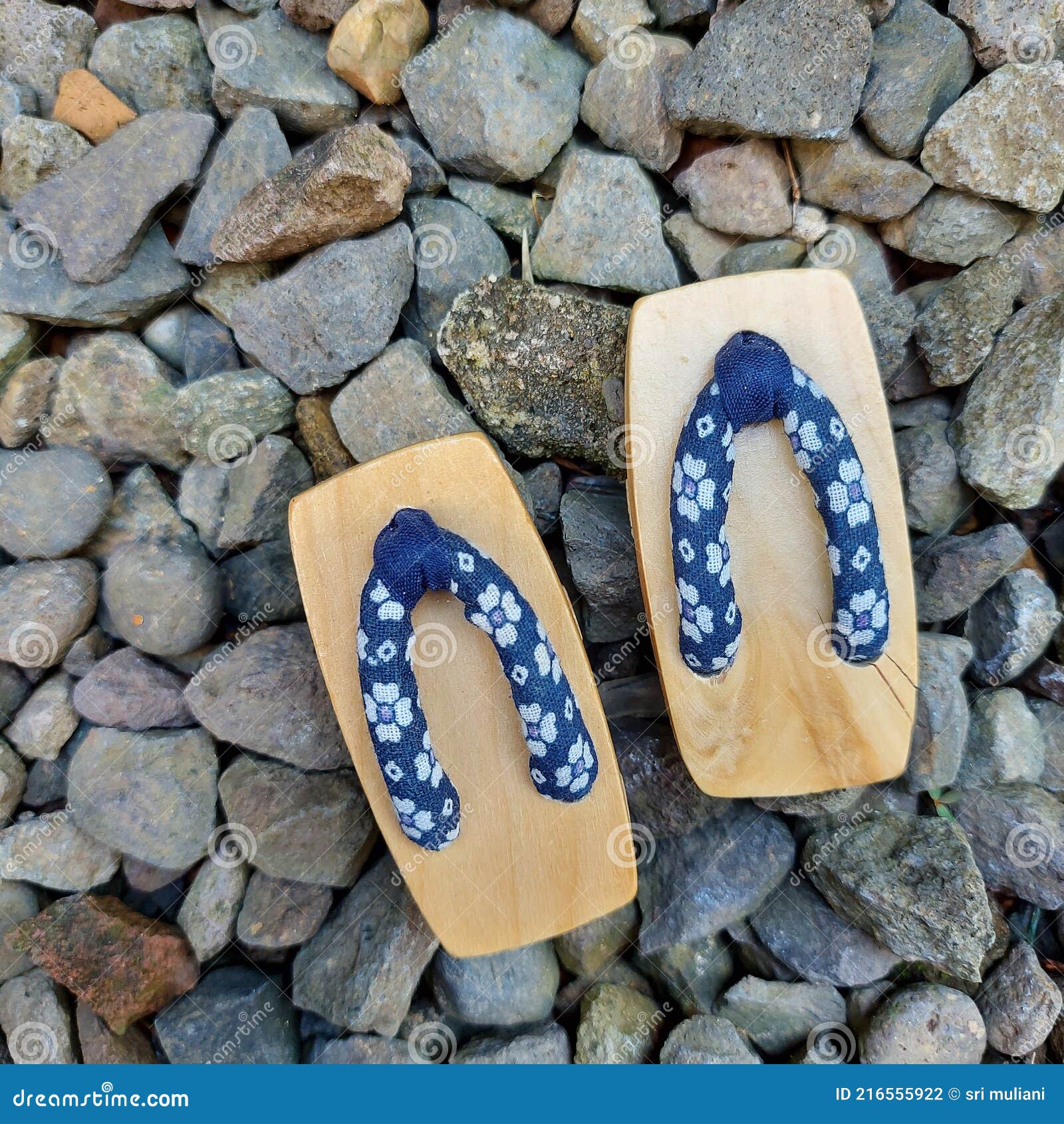 japanesse wood slippers