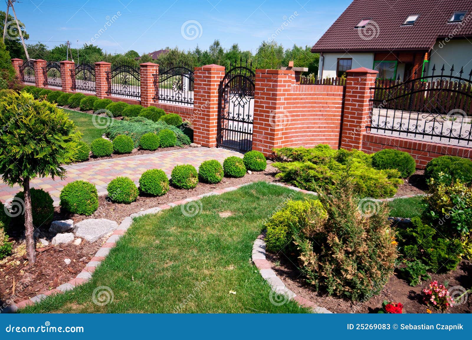 jardin avant de maison 25269083