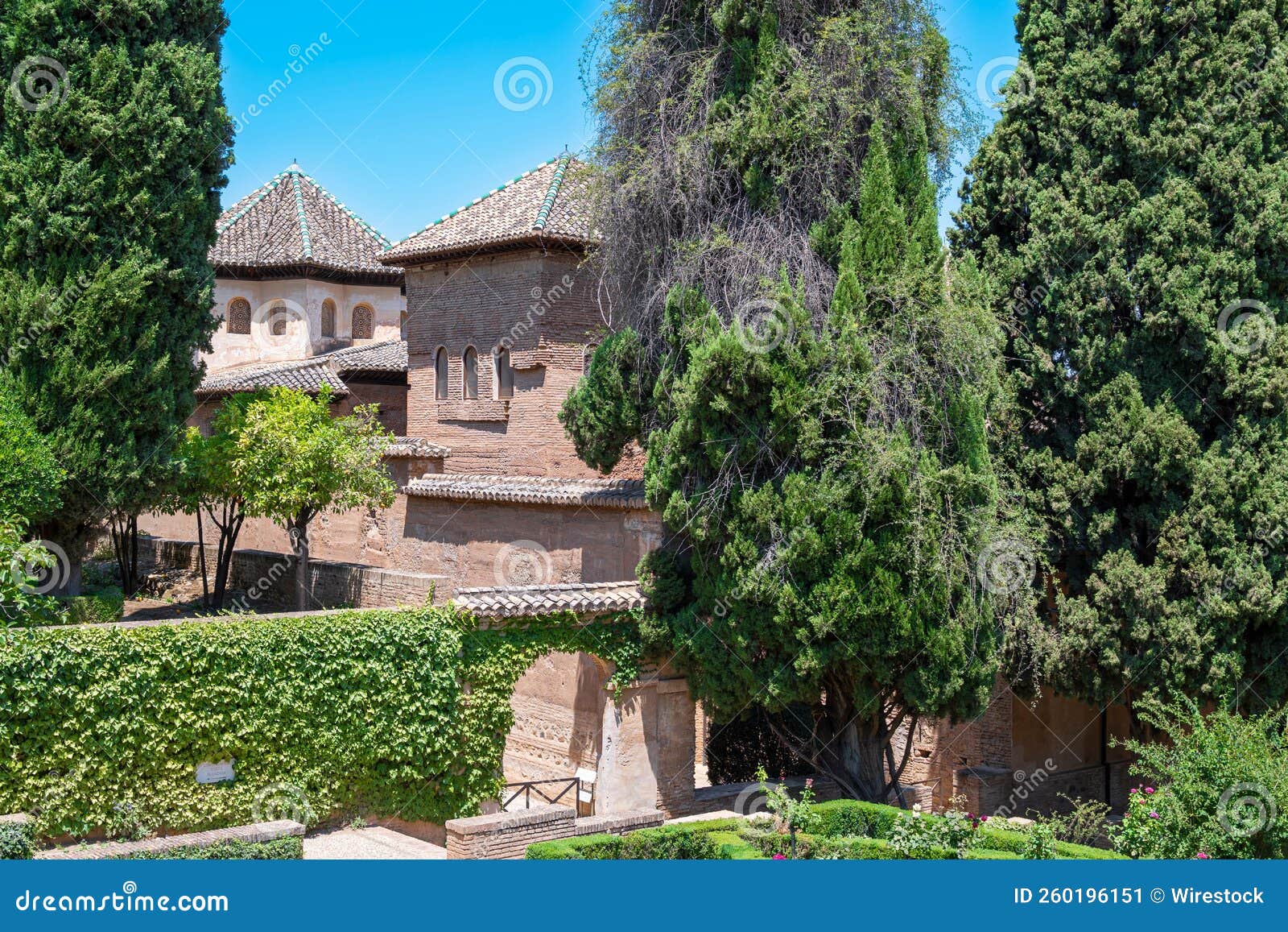 jardines y edificios en la alhambra de granada, espaÃÆÃÂ±a