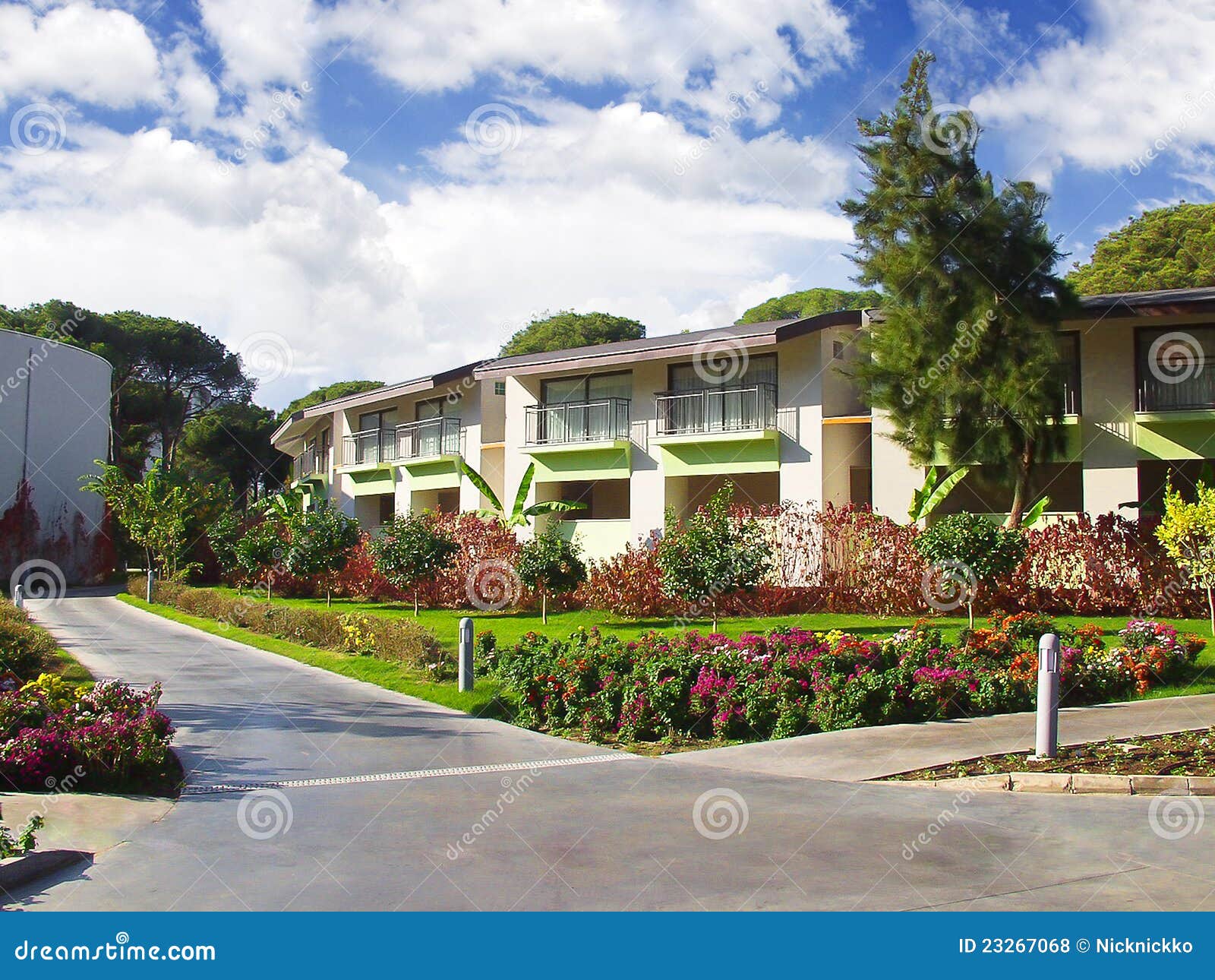 Jardín del hotel de lujo foto de archivo. Imagen de holiday - 23267068