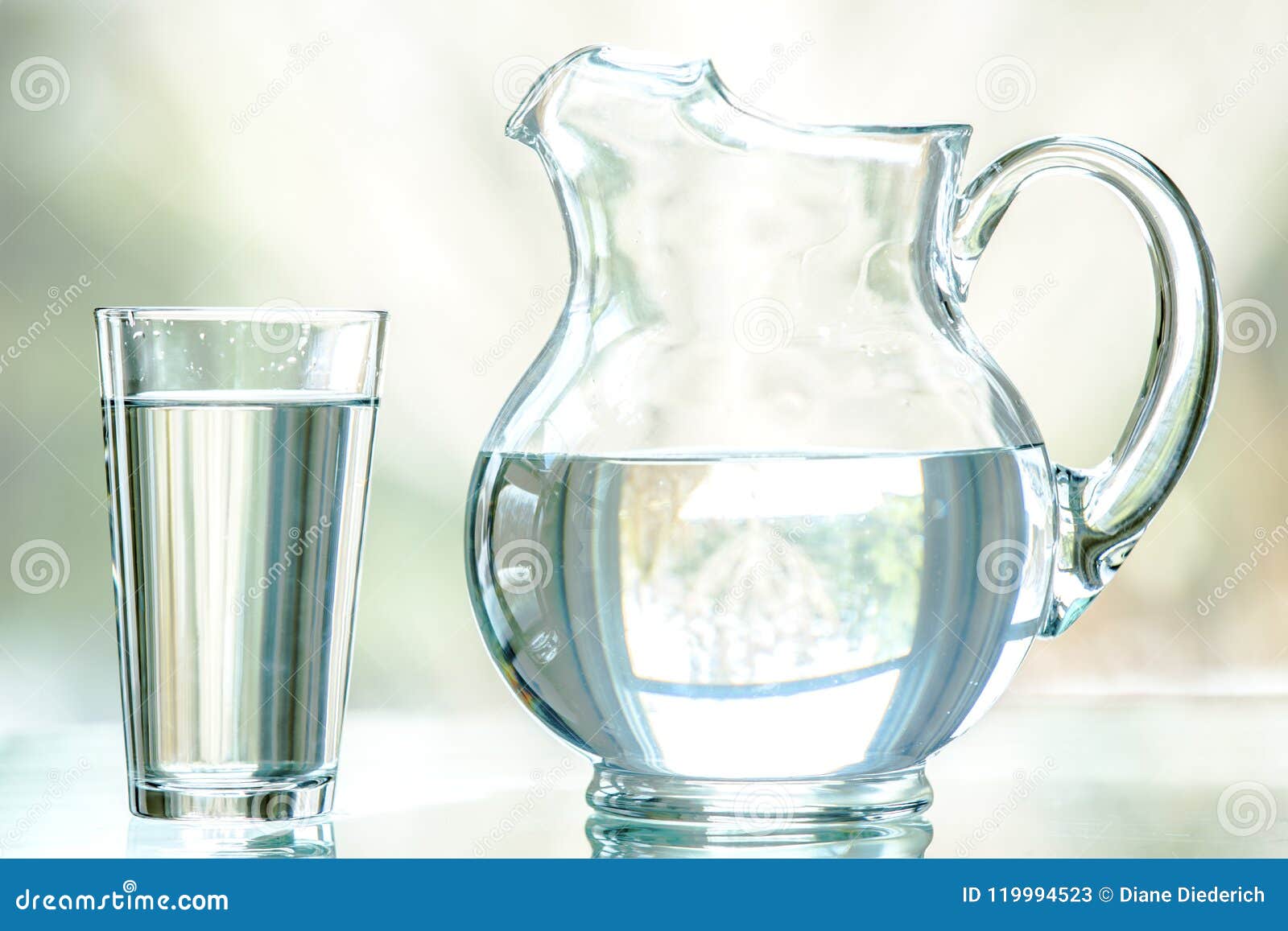 Fondo Agua En Una Jarra Agua Fresca Transparente Foto E Imagen