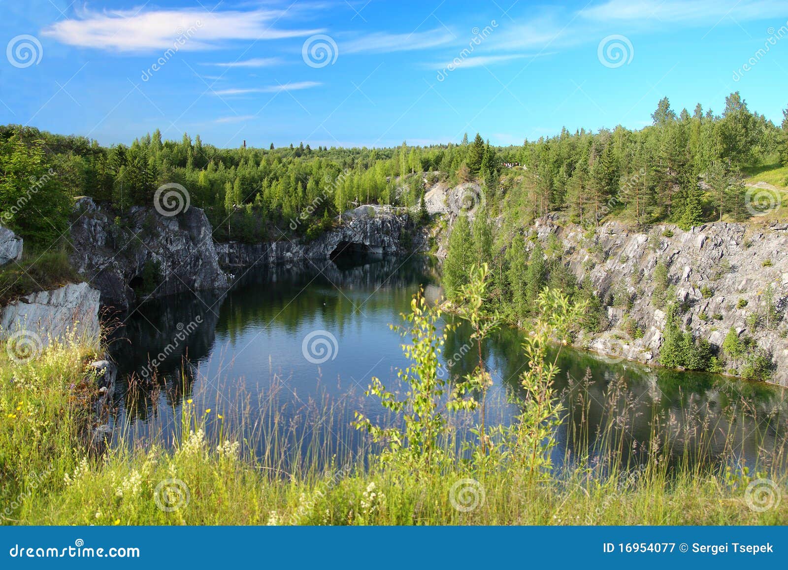 Jaru Karelia marmur watersealed. Karelia górzysty parkowy ruskeala Russia ugody turysta