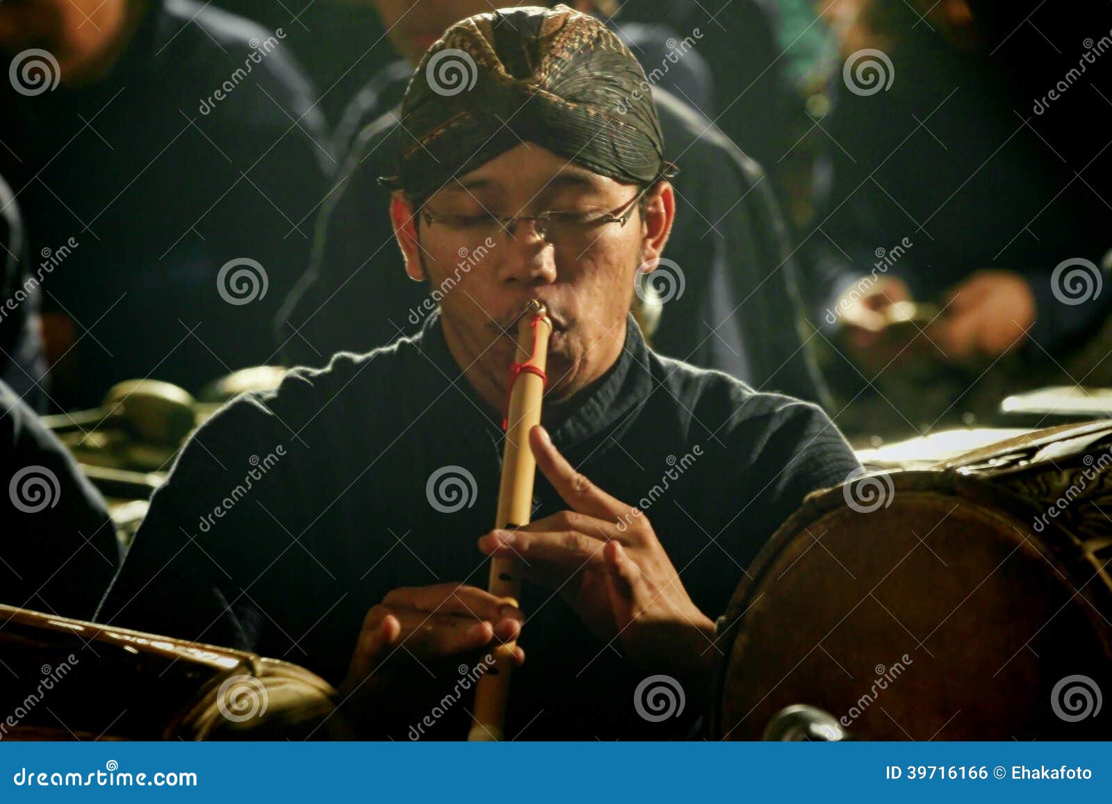 Javanese bamboo flute man editorial photo. Image of flute 39716166