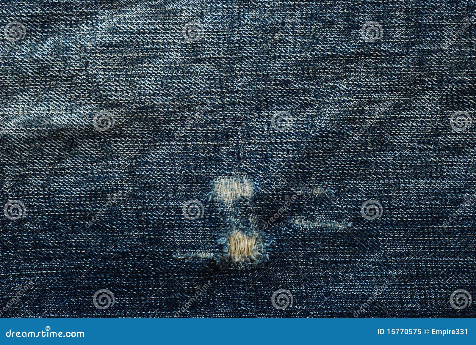 Jeans strappati immagine stock. Immagine di cotone, tessile - 15770575