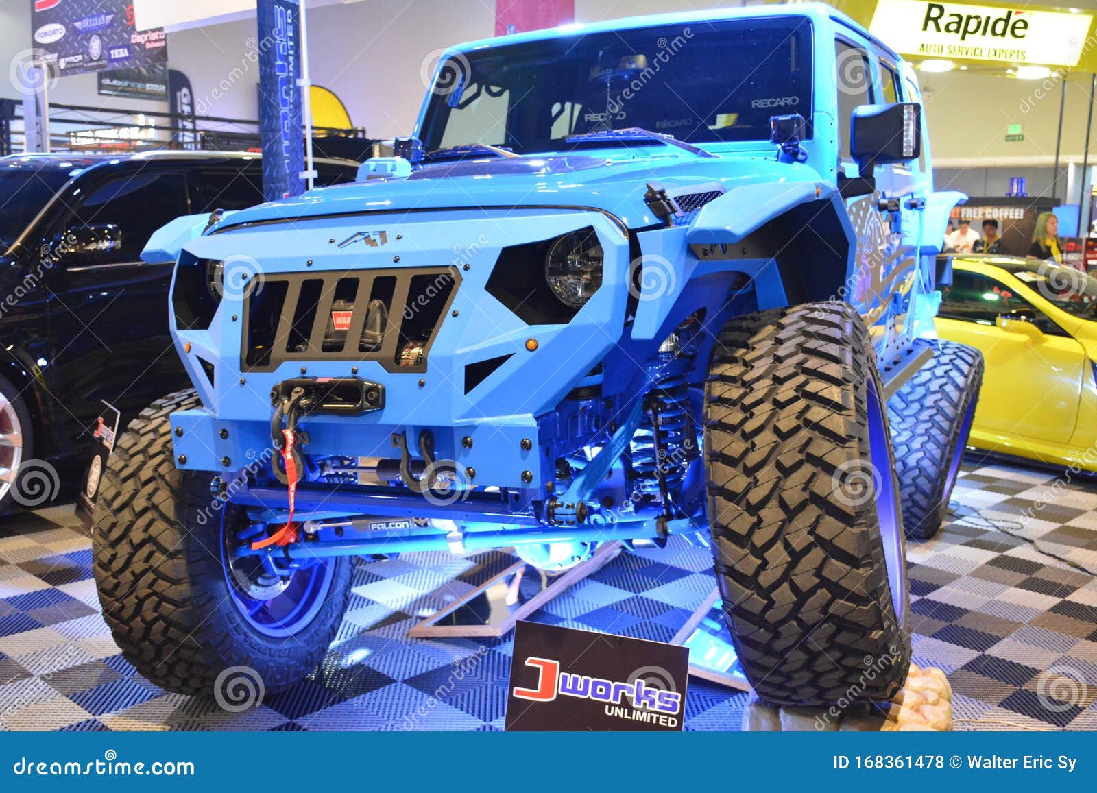 Jeep Azul Modificado Wrangler En El Salón Automático De Manila Foto de  archivo editorial - Imagen de controlador, azul: 168361478