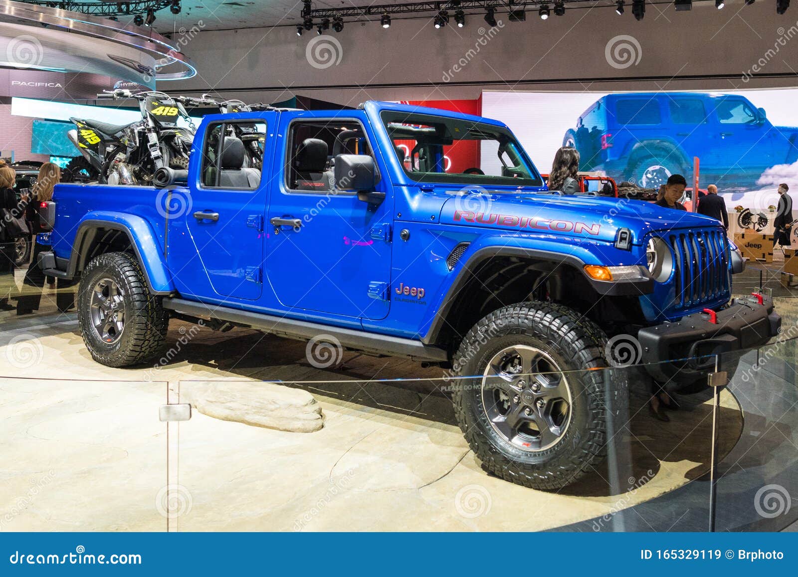 Vector graphic jeep gladiator clipart
