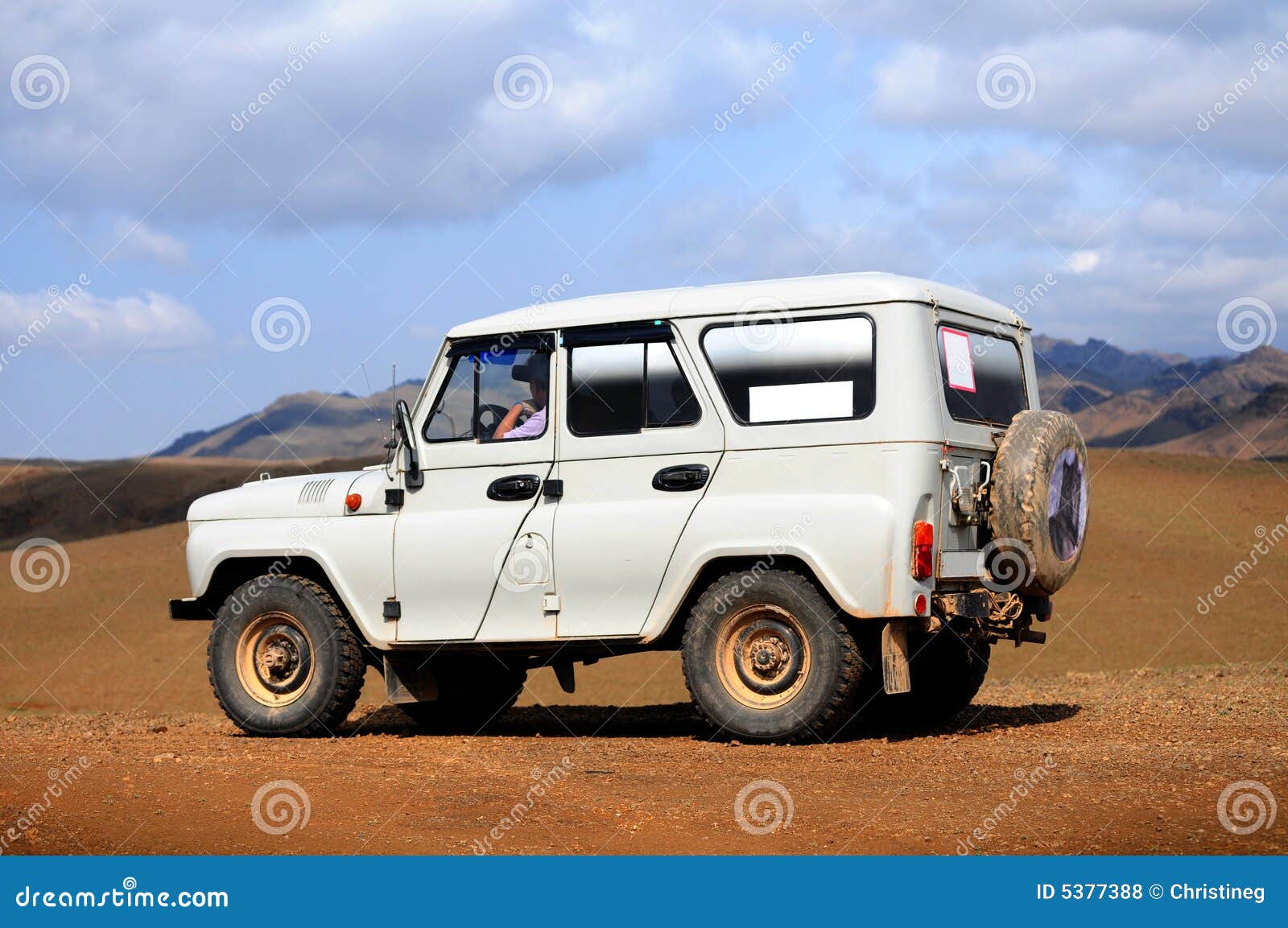 Jeep nella Gobi, Mongolia fotografia stock. Immagine di avventura 5377388