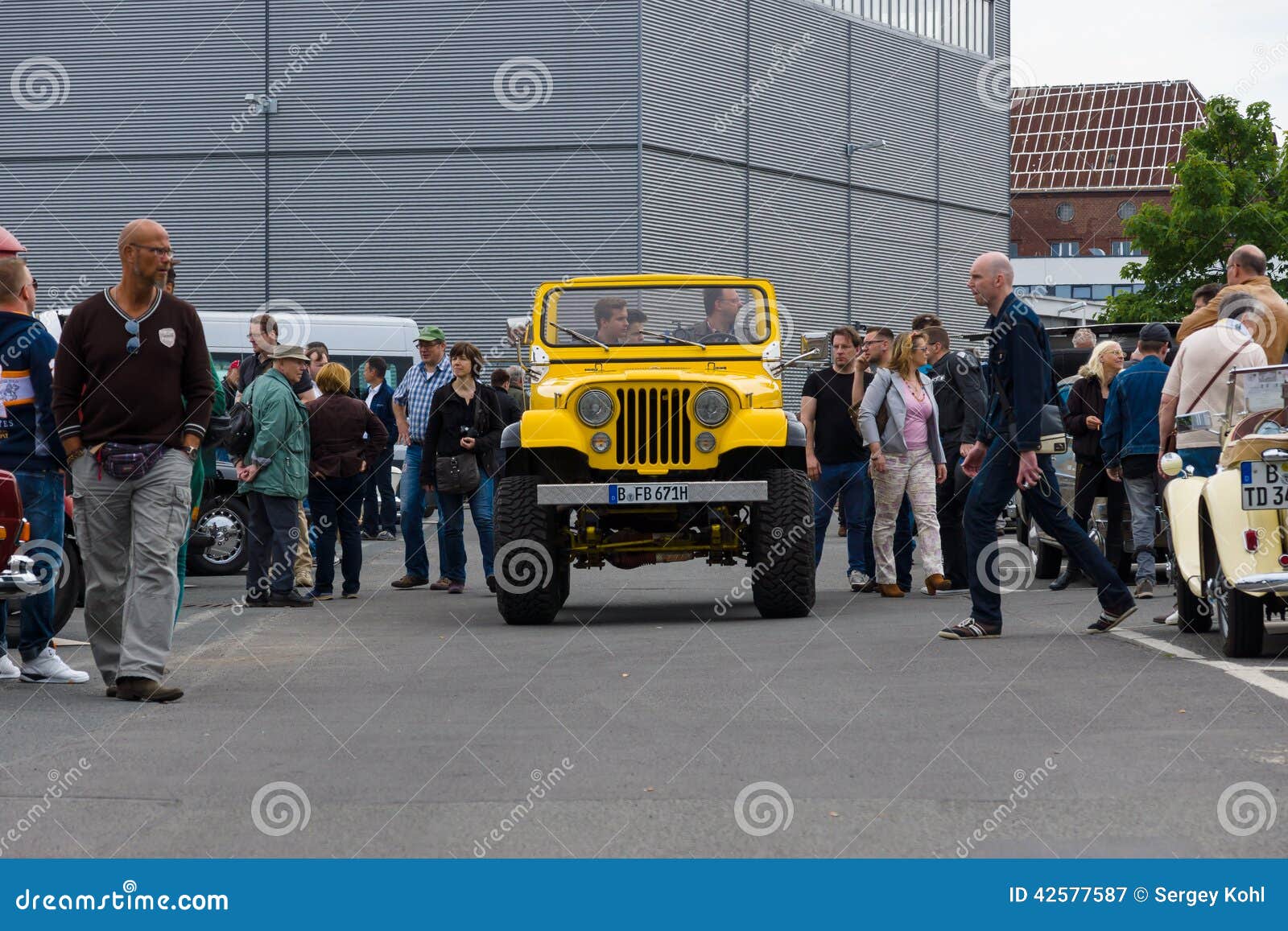 Jeep Wrangler editorial photography. Image of vintage - 42577587