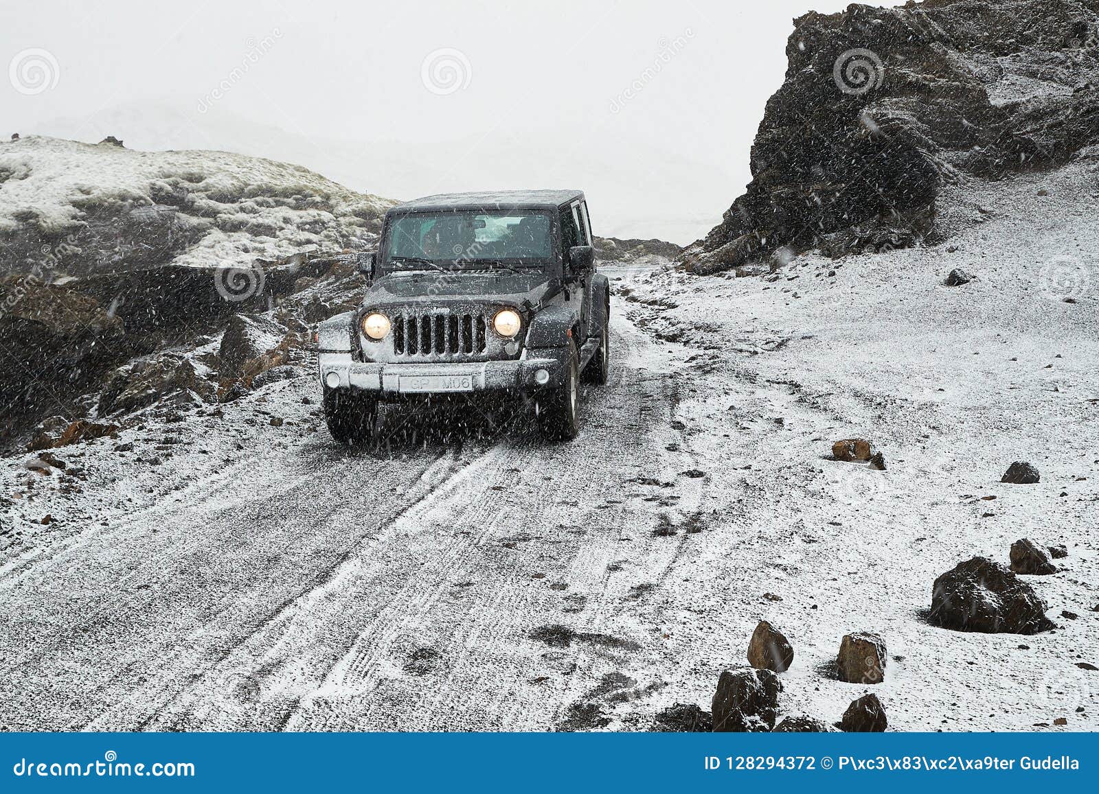 Jeep Wrangler on Icelandic Terrain with Snow Editorial Photography - Image  of iceland, offroad: 128294372