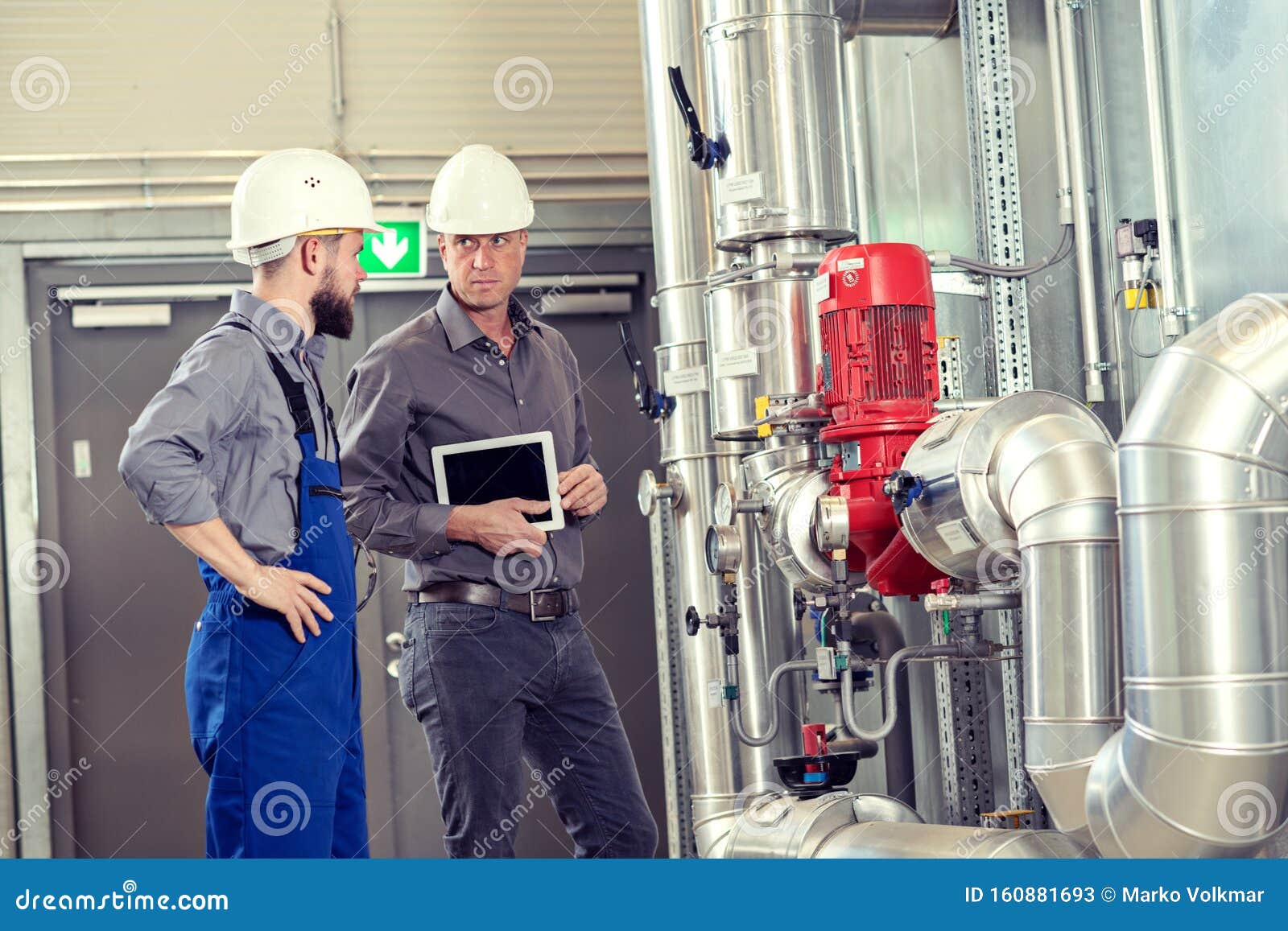 Jefe Con Trabajador En Fábrica Imagen de archivo - Imagen de sistema ...