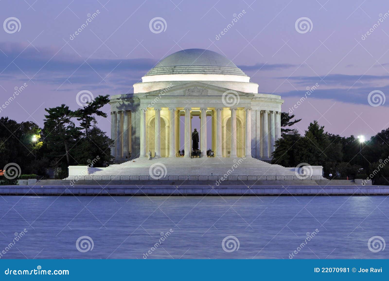 jefferson memorial at dusk