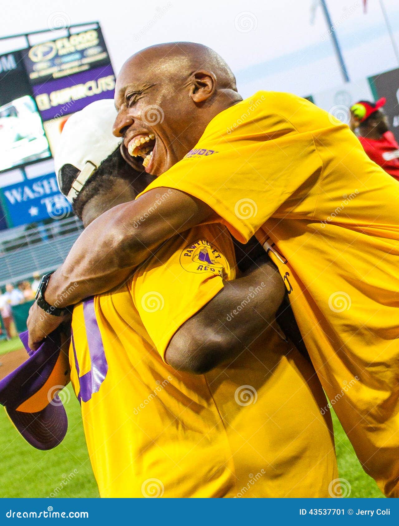 Jeffrey Osborne Gives Eddie Levert Jr Big Hug Stock Photos - Free