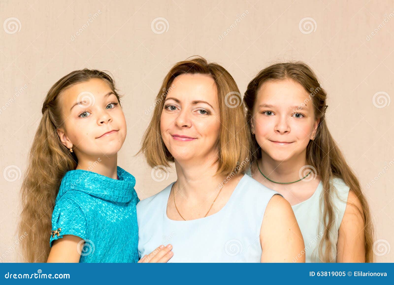 Mother and daughter family. Мама и 2 Дочки силуэт. Two daughters. Asian Middle-aged mother and daughter Group photo Hairdressing poster White background.