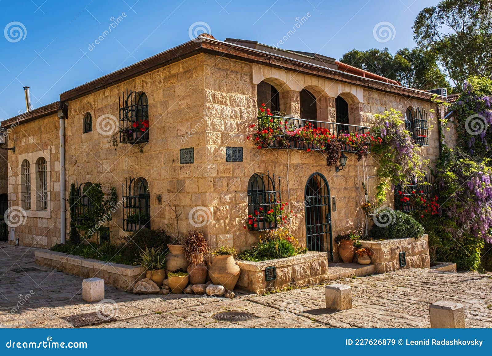 Jerusalén Israel June 12 2021 : Casas Antiguas En El Distrito De Yemin  Moshe Jerusalén Israel Imagen de archivo - Imagen de santo, vecindad:  227626879