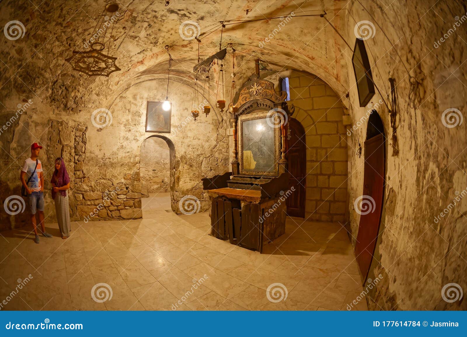 joseph-tomb-in-the-holy-sepulchre-church-in-jerusalem-fisheye-lens