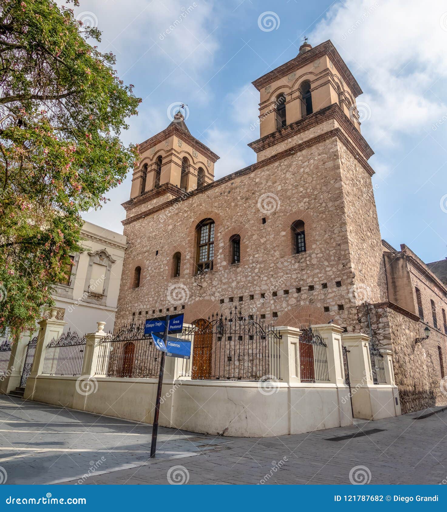 jesuit church of the society of jesus iglesia de la compania de jesus at manzana jesuitica block - cordoba, argentina