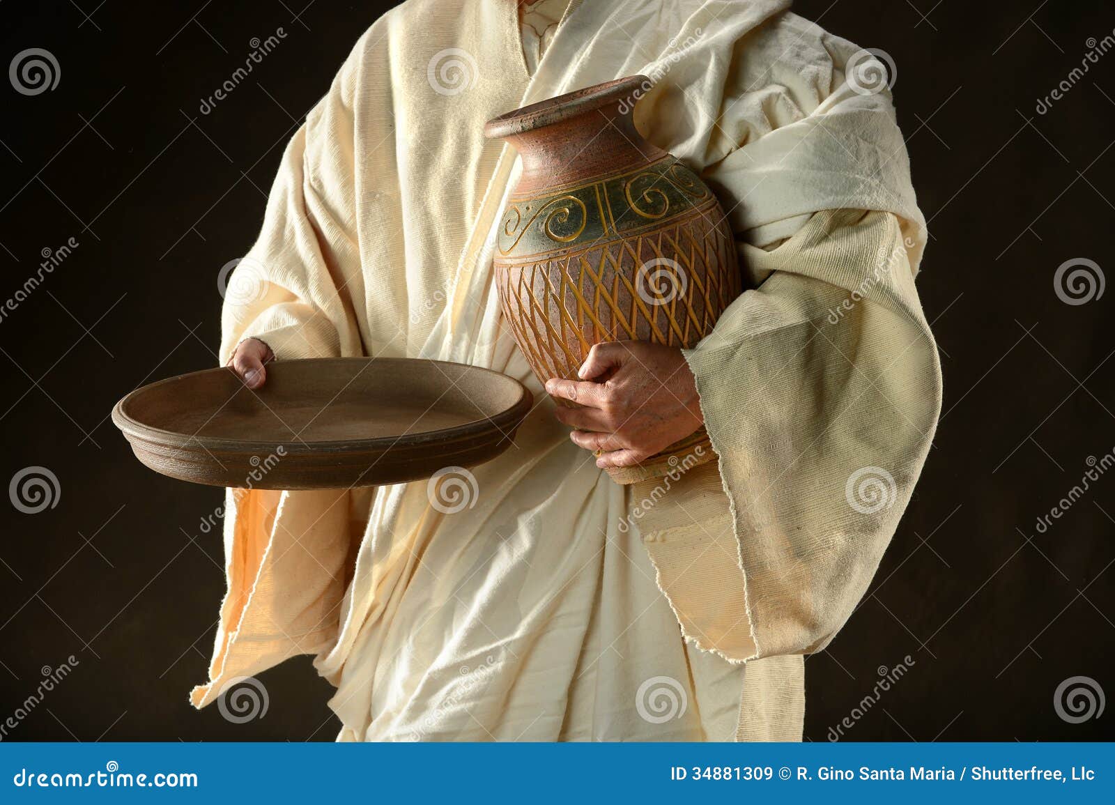 Jesus Hands Holding Jar E Bandeja Imagem de Stock Imagem de argila