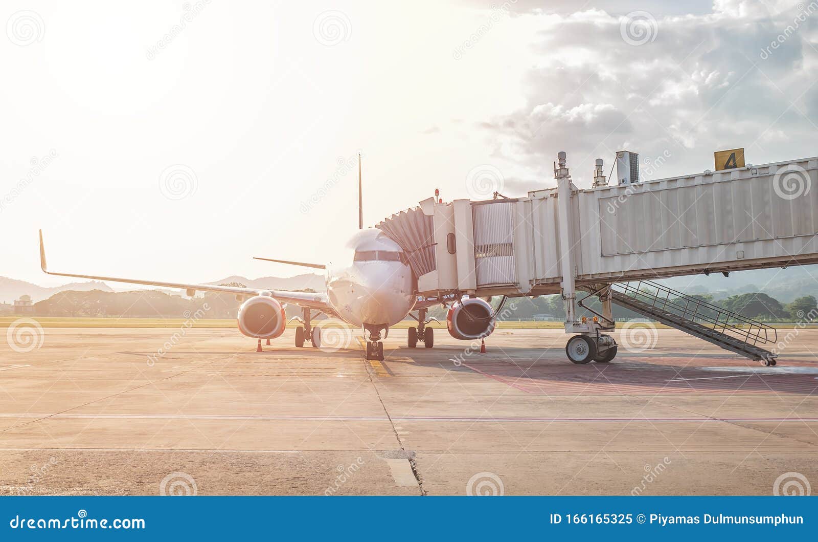 Jet Bridge Or Aerobridge Connects The Airplane S Door To The Airport Terminal Shelters For Passengers Stock Image Image Of Aerobridge Bridge Jet Bridge Or Aerobridge Connects The Airplane S Door To The Airport Terminal Shelters For Passengers Stock Image Image Of Aerobridge Bridge