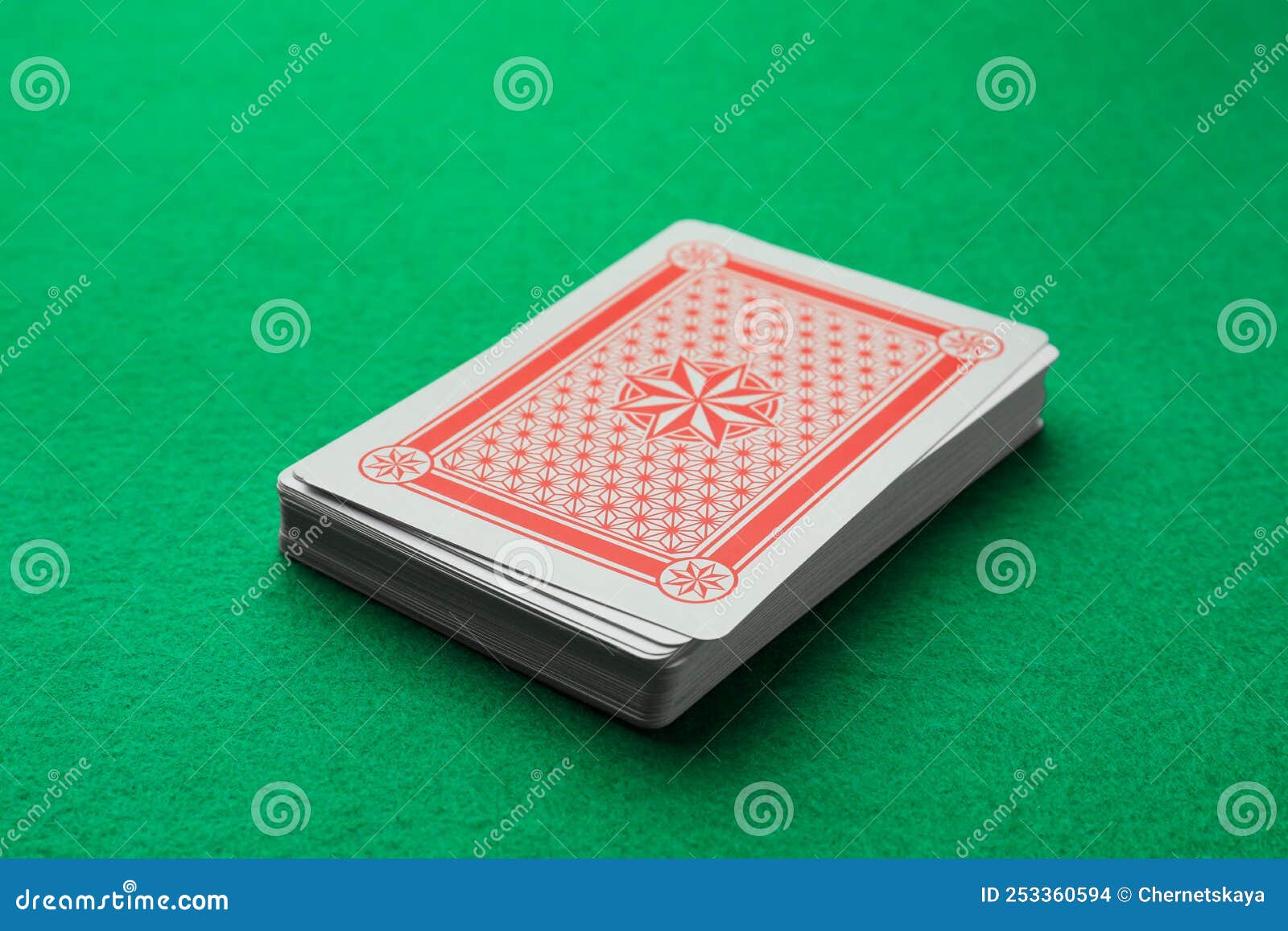 Jeu De Cartes Sur Table Verte Closeuse. Jeu De Poker Photo stock - Image du  table, pari: 253360594