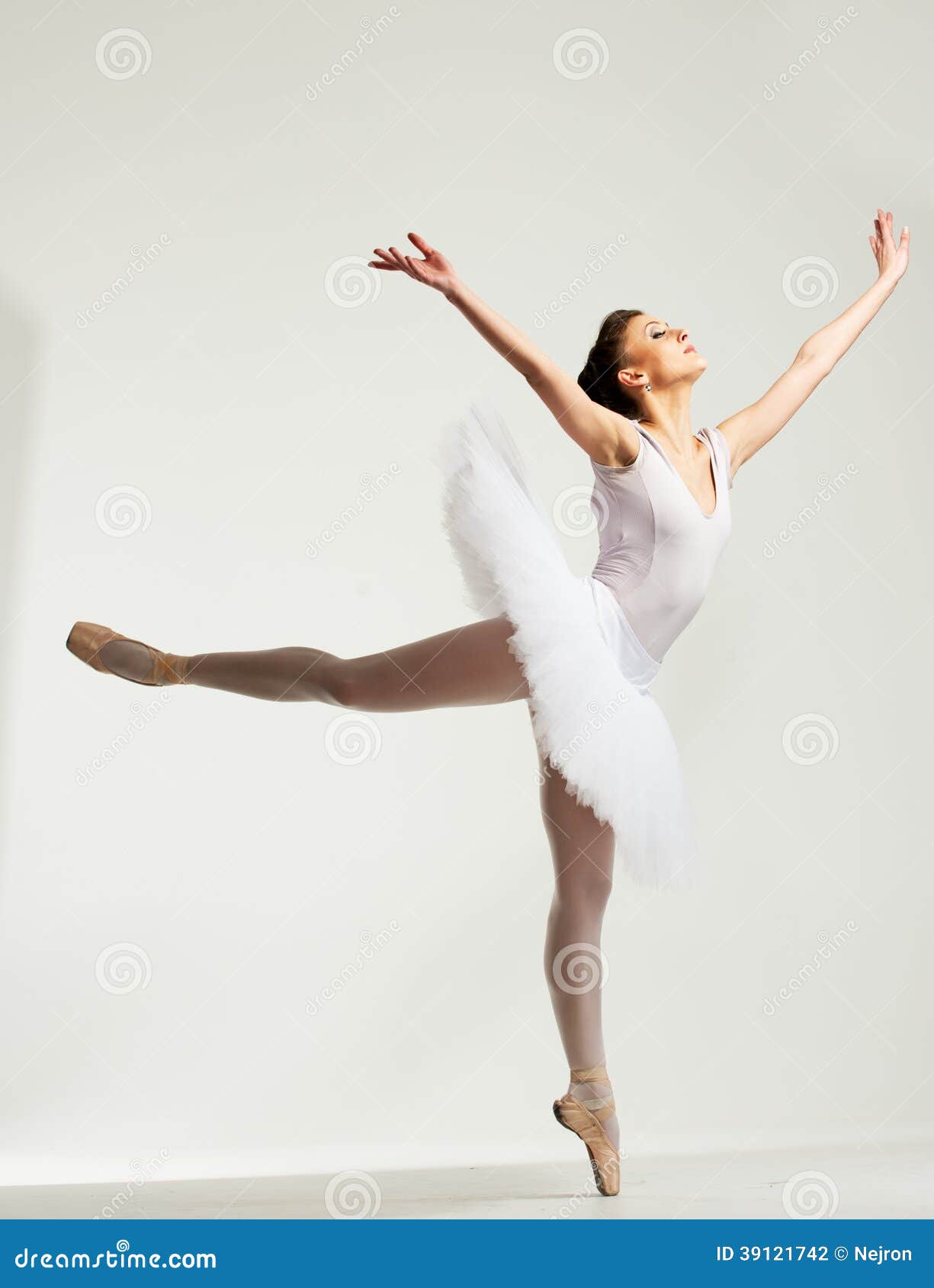 Jeune Danseuse De Ballerine Photo stock - Image du élégance, action:  39121742