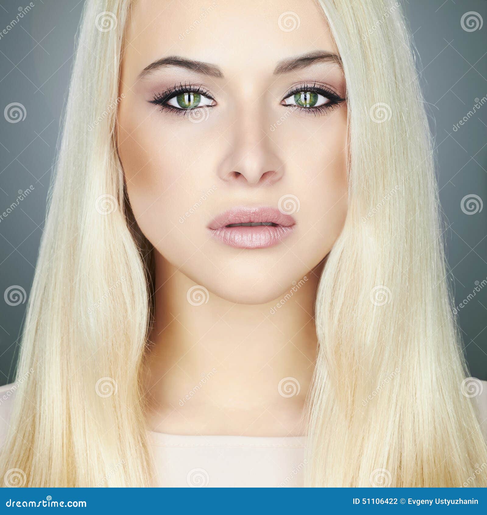 maquillage femme blonde
