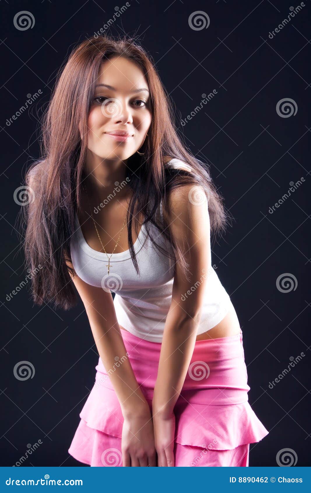 Jeune Femme Dans La Jupe Rose Photo Stock Image Du Mode Noir 8890462 