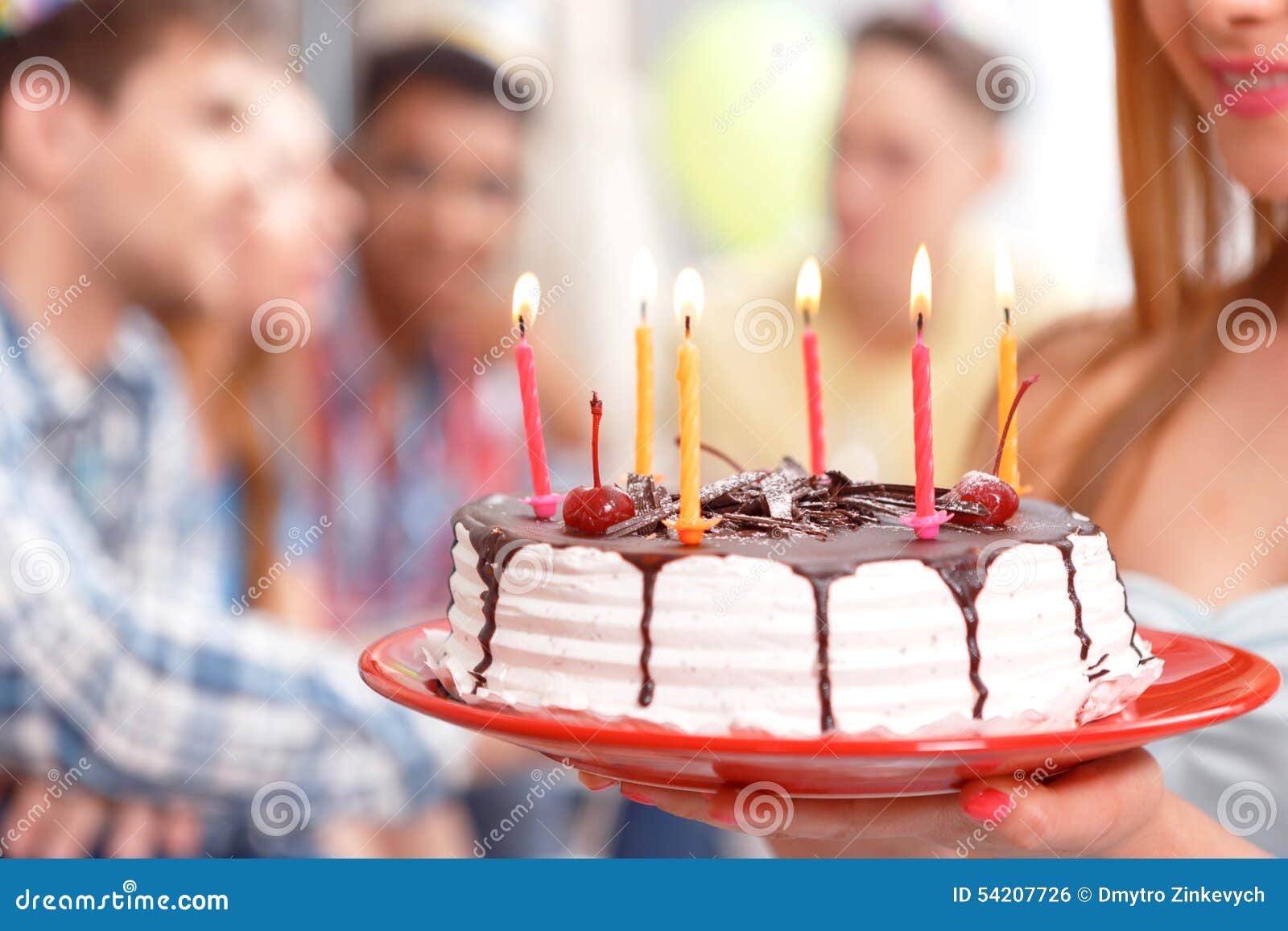 Jeune Fille Avec Son Gateau D Anniversaire Photo Stock Image Du Fille Lifestyle Jeune Fille Avec Son Gateau D Anniversaire Photo Stock Image Du Fille Lifestyle
