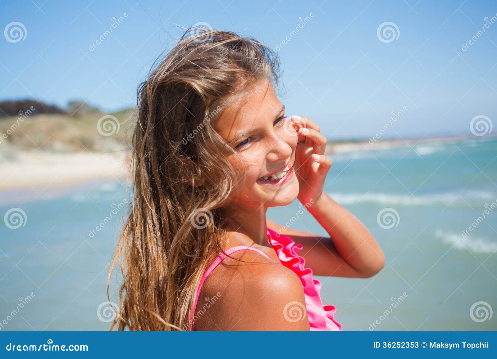 Jeune Fille De Plage Image Stock Image Du Bonheur Enfance 36252353 