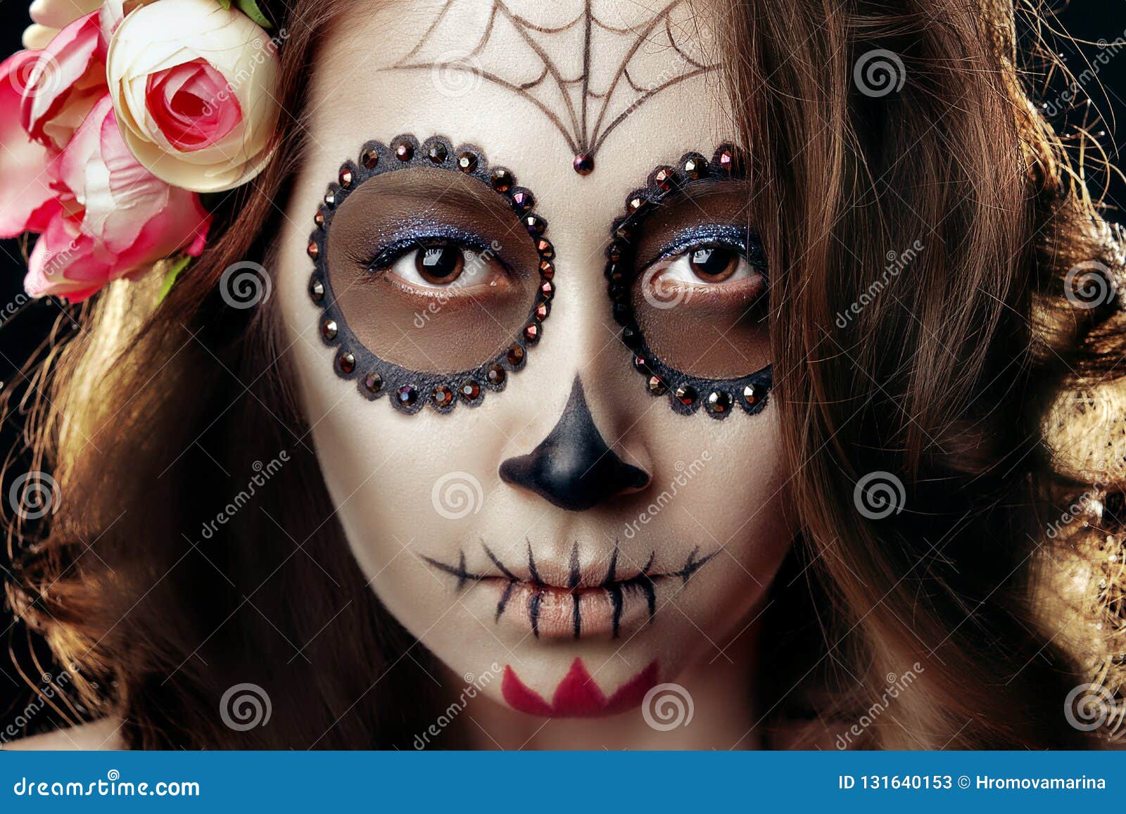 Jeune Fille De Visage En Gros Plan Avec Un Maquillage Halloween