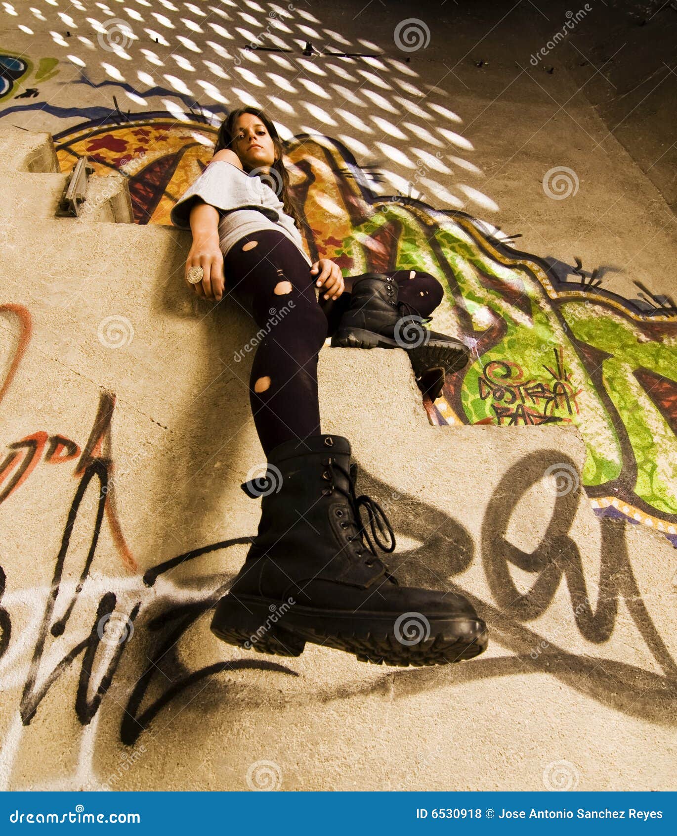 Jeune fille rebelle photo stock éditorial. Image du angle 6530918