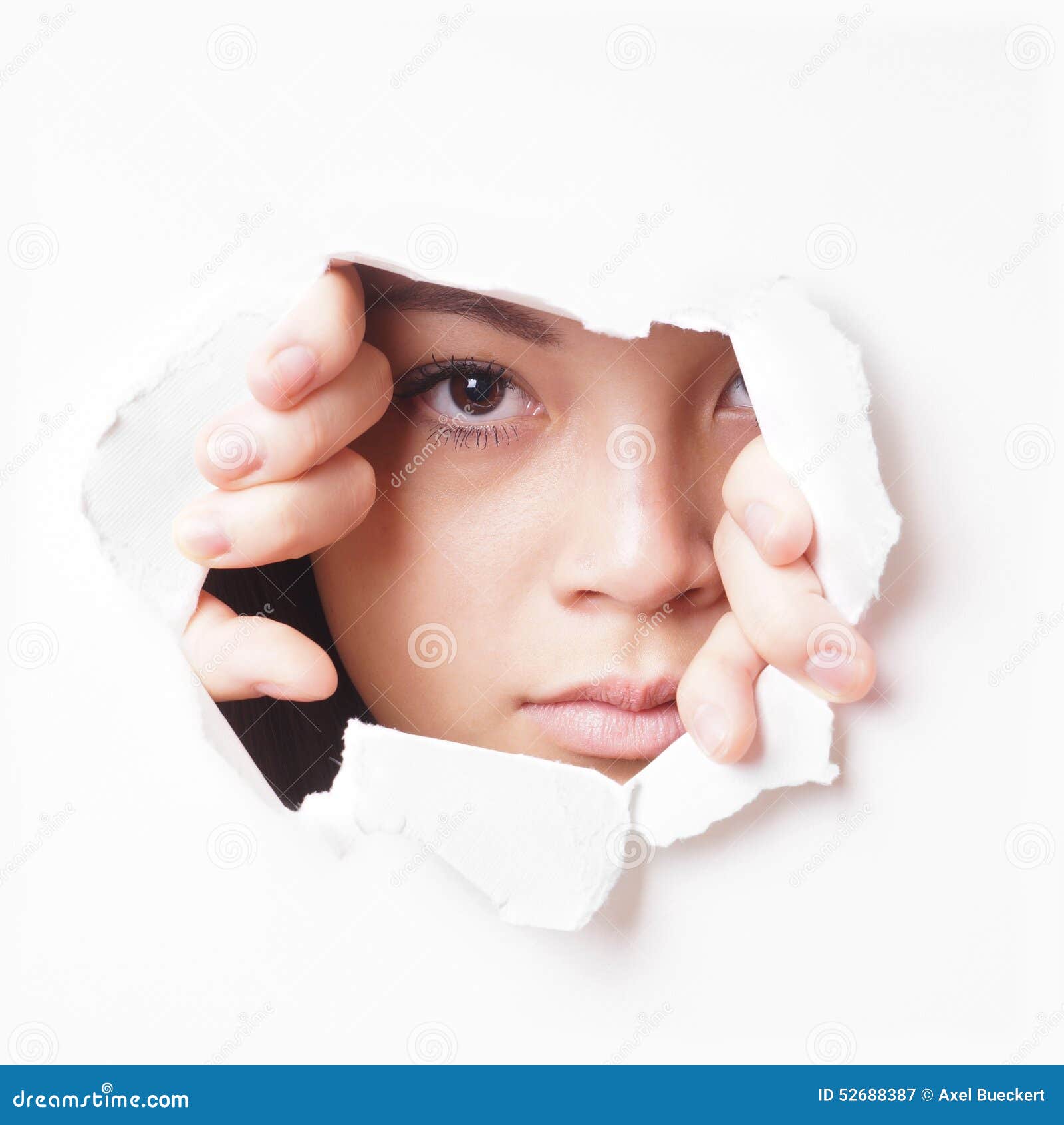 Ne Se Contentent Pas De Jeter Un Simple Coup D'oeil Jeune Jeter Un Coup D'oeil Asiatique De Femme Image stock - Image du