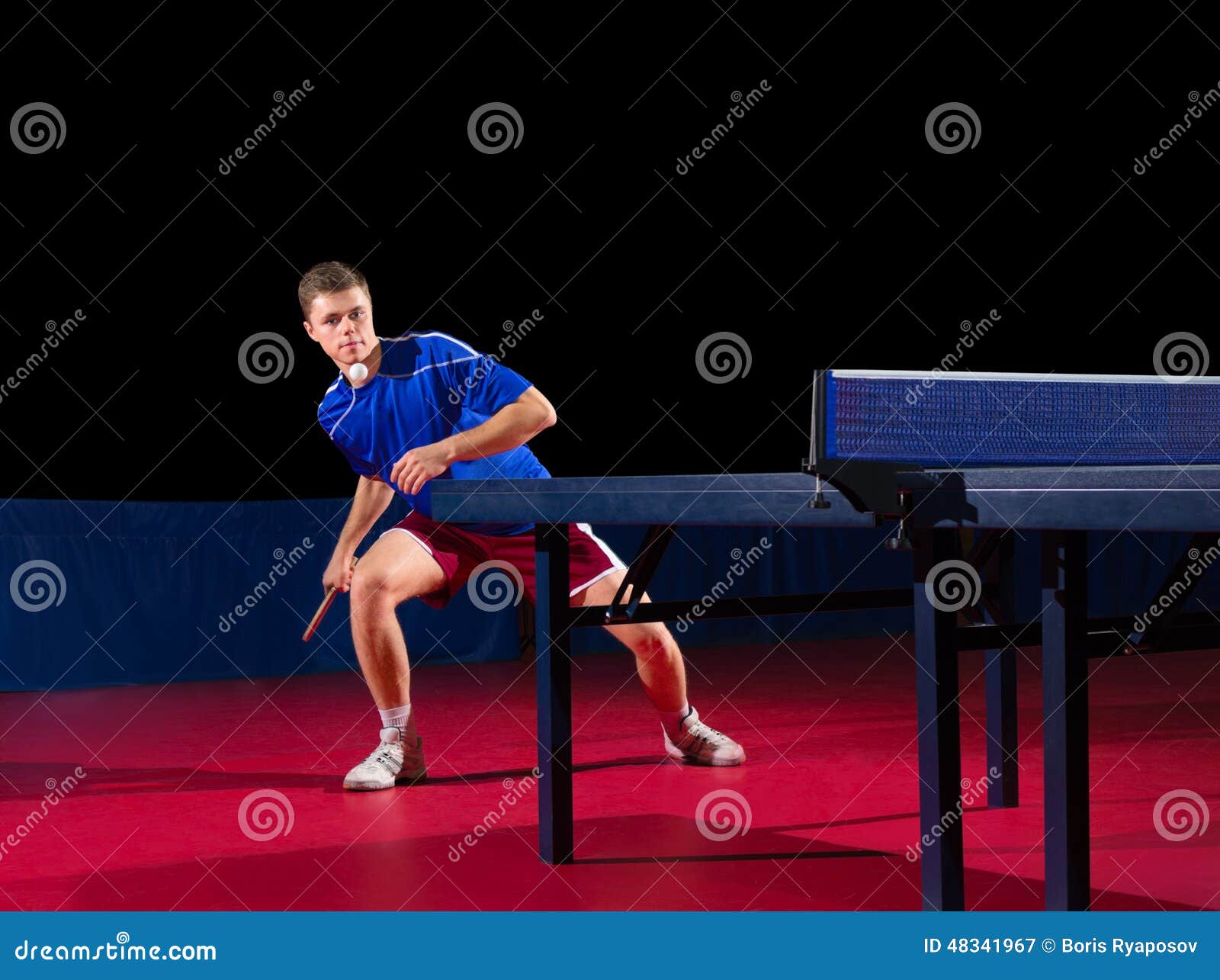 Comment Appelle-t-on Une Personne Qui Joue Au Ping-pong Jeune joueur de ping-pong image stock. Image du professionnel - 48341967