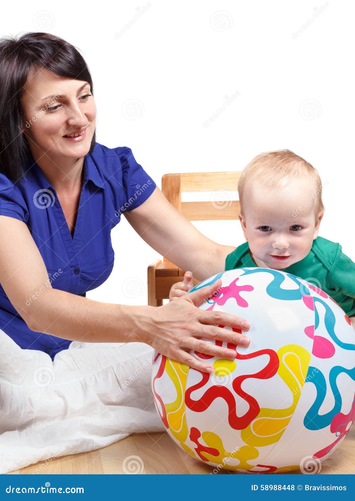 Jeux De Maman Avec Sa Boule De Personne Remuante De Bebe D Isolement Sur Le Blanc Photo Stock Image Du Piece Curieux 5448 Jeux De Maman Avec Sa Boule De Personne Remuante De Bebe D Isolement Sur Le Blanc Photo Stock Image Du Piece Curieux 5448
