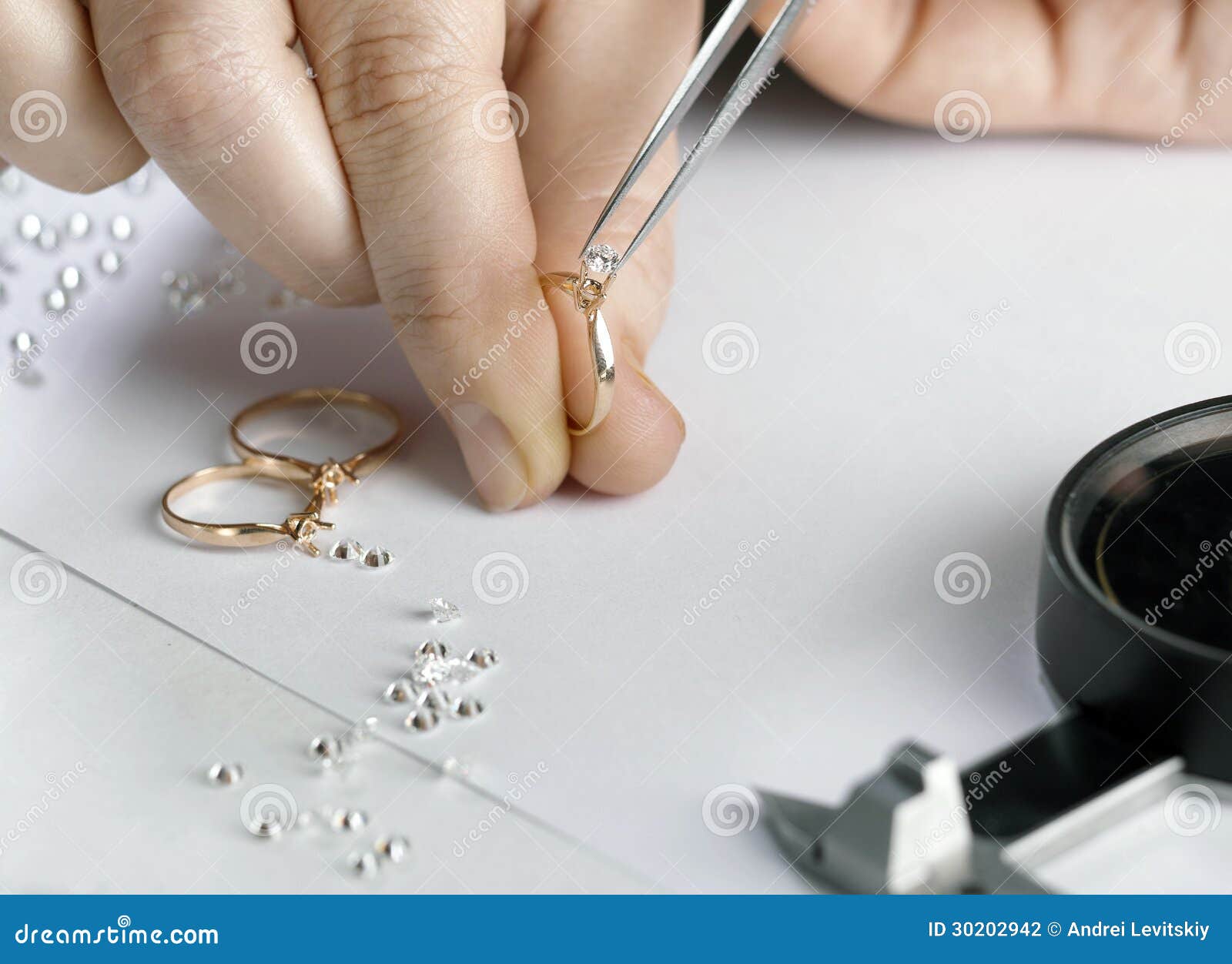 The jeweler stock photo. Image of gold, stone, ring, creation 30202942